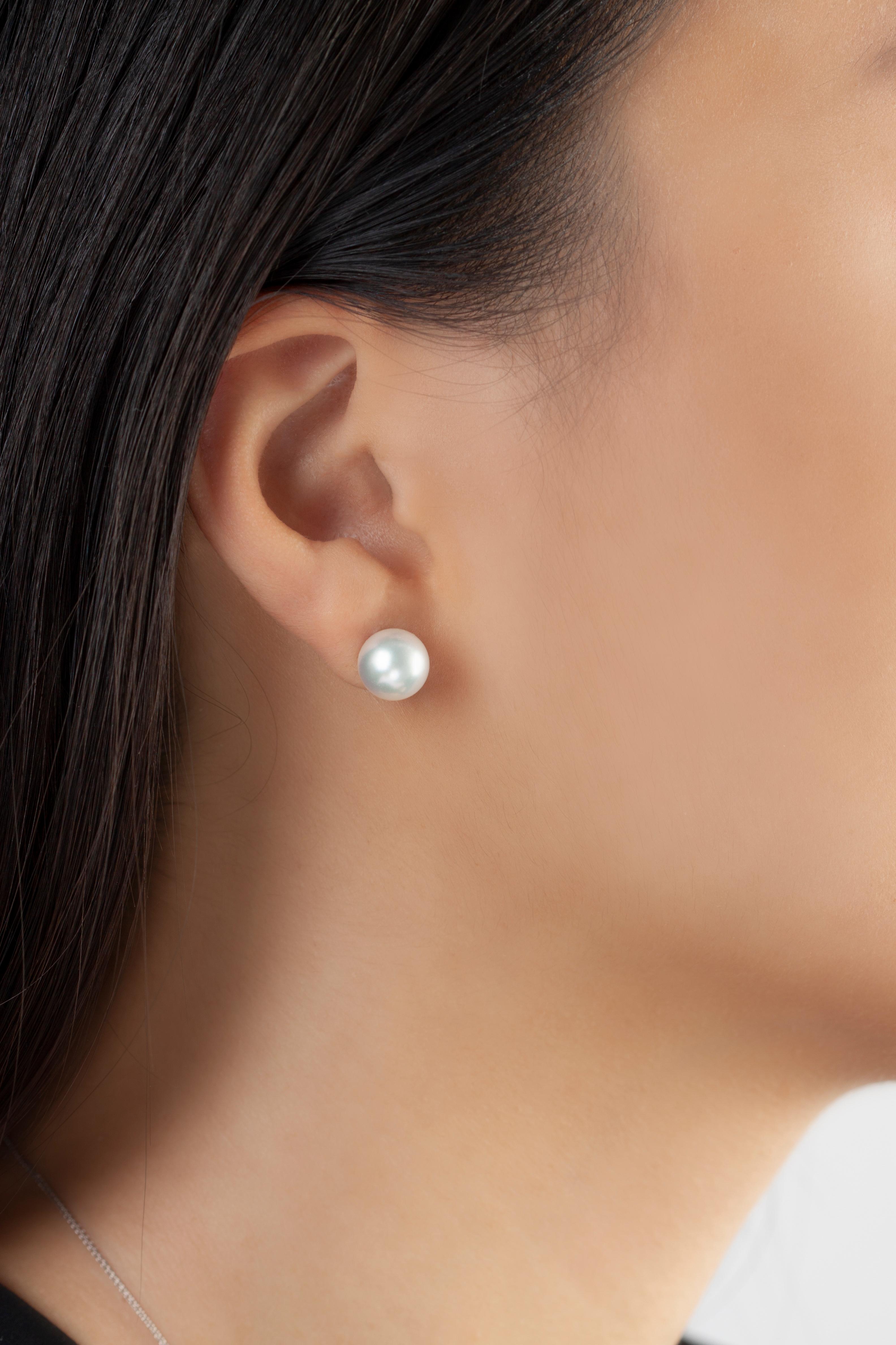 These timeless earrings by Yoko London feature lustrous South Sea pearls. These timeless earrings would make a spectacular addition to any jewellery box; they will add a touch of sophistication to both daytime and evening looks. Additional sizes are