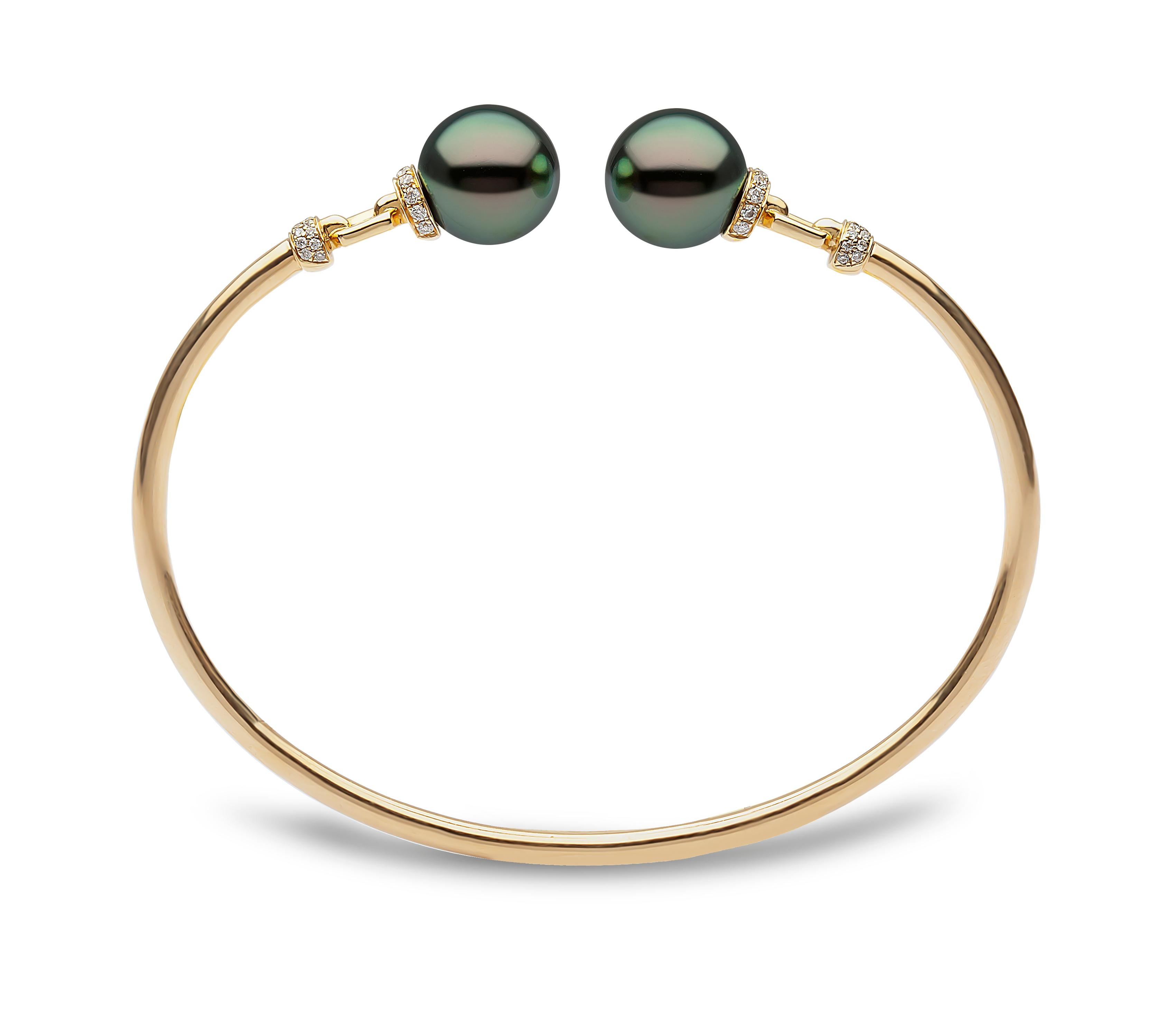 This elegant torque-style bangle features two spectacular Tahitian pearls set at the end of a delicate diamond link detail. The 18 Karat yellow gold setting perfectly enriches the mesmerising peacock hues of the Tahitian pearls. A truly remarkable