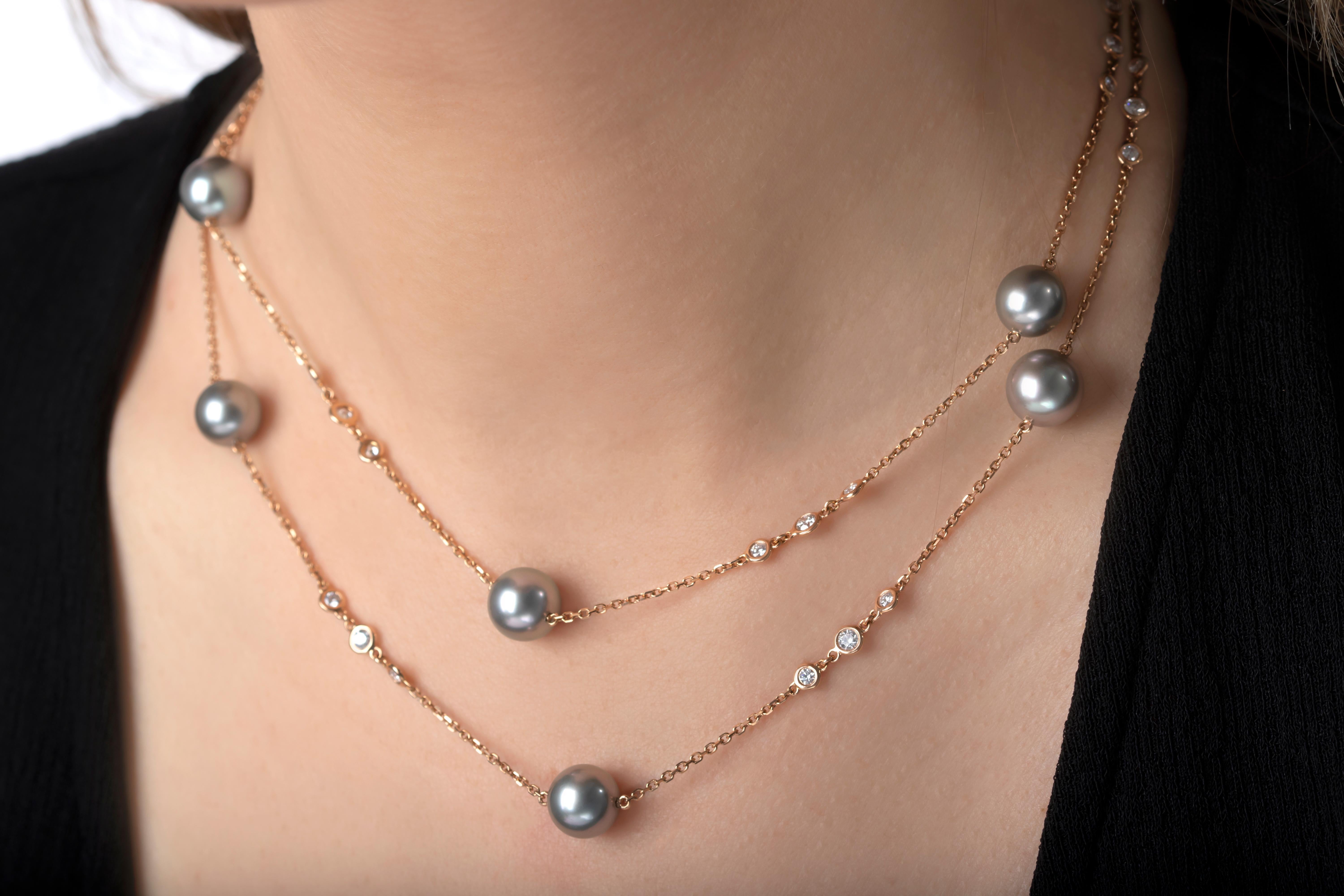 This elegant necklace by Yoko London features lustrous grey-toned Tahitian pearls interspersed through a delicate chain. The beauty of this piece comes in the versatility, as it may be worn long or wrapped around the neck twice to suit shorter