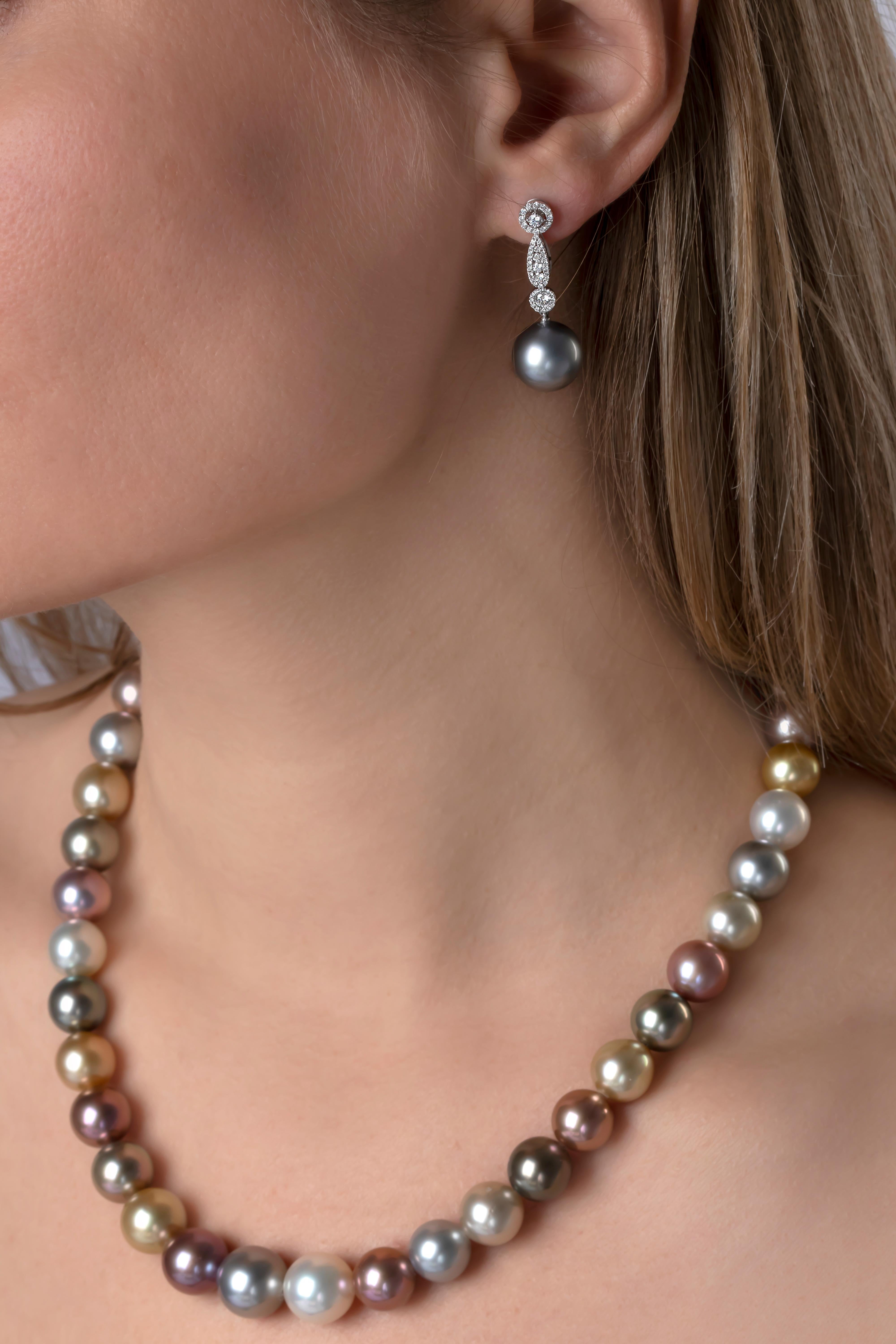 These elegant earrings by Yoko London feature cool grey Tahitian pearls beneath a dazzling arrangement of diamonds. Striking and sophisticated, these earrings will add a touch of glamour to any evening outfit.  
-12-13mm Tahitian Pearls 
-100