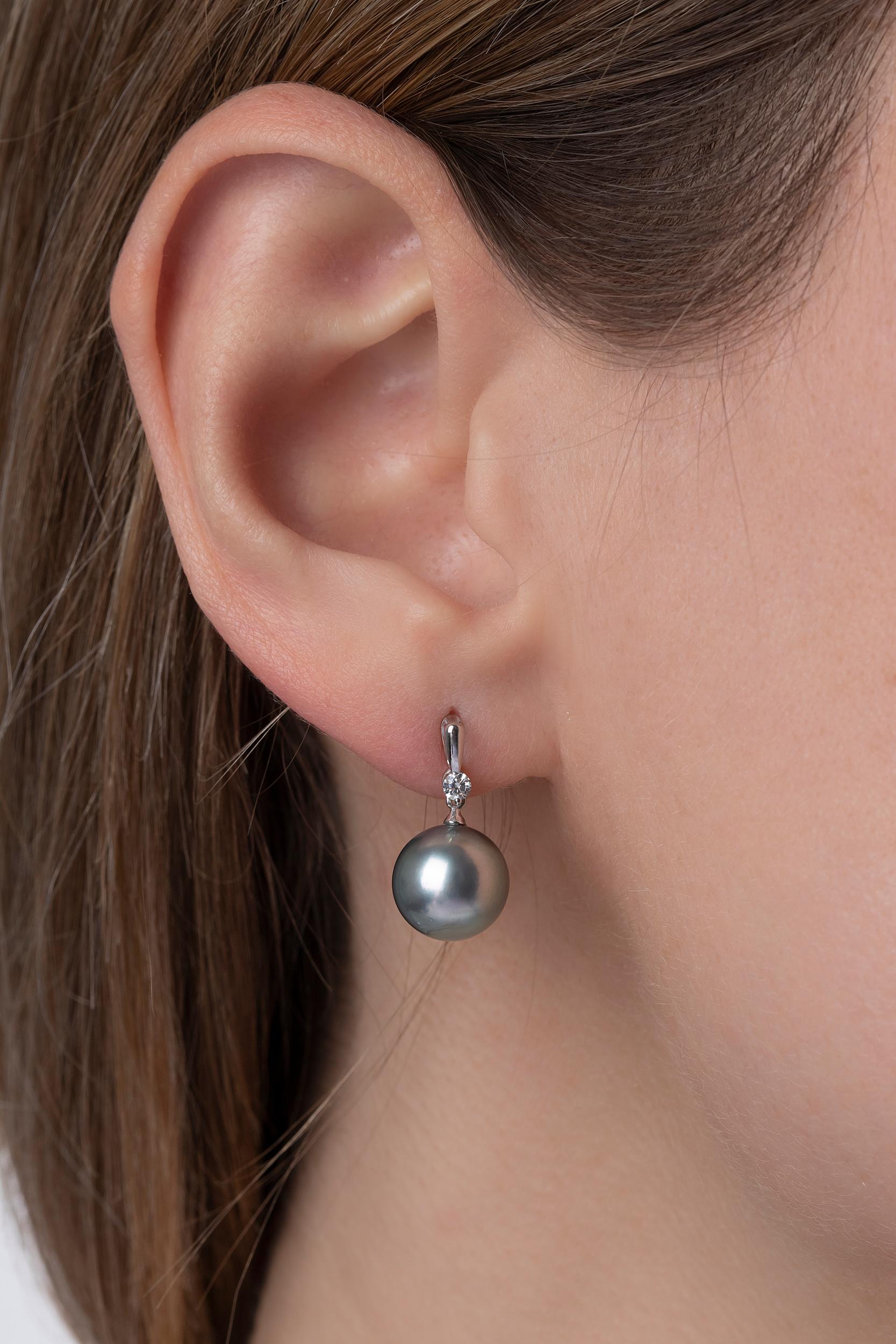 These elegant earrings by Yoko London feature a cool-toned Tahitian pearl suspended beneath a sparkling white diamond, all set in a smooth 18K white gold fitting. Easy to wear for both casual or formal events, and everything in-between these