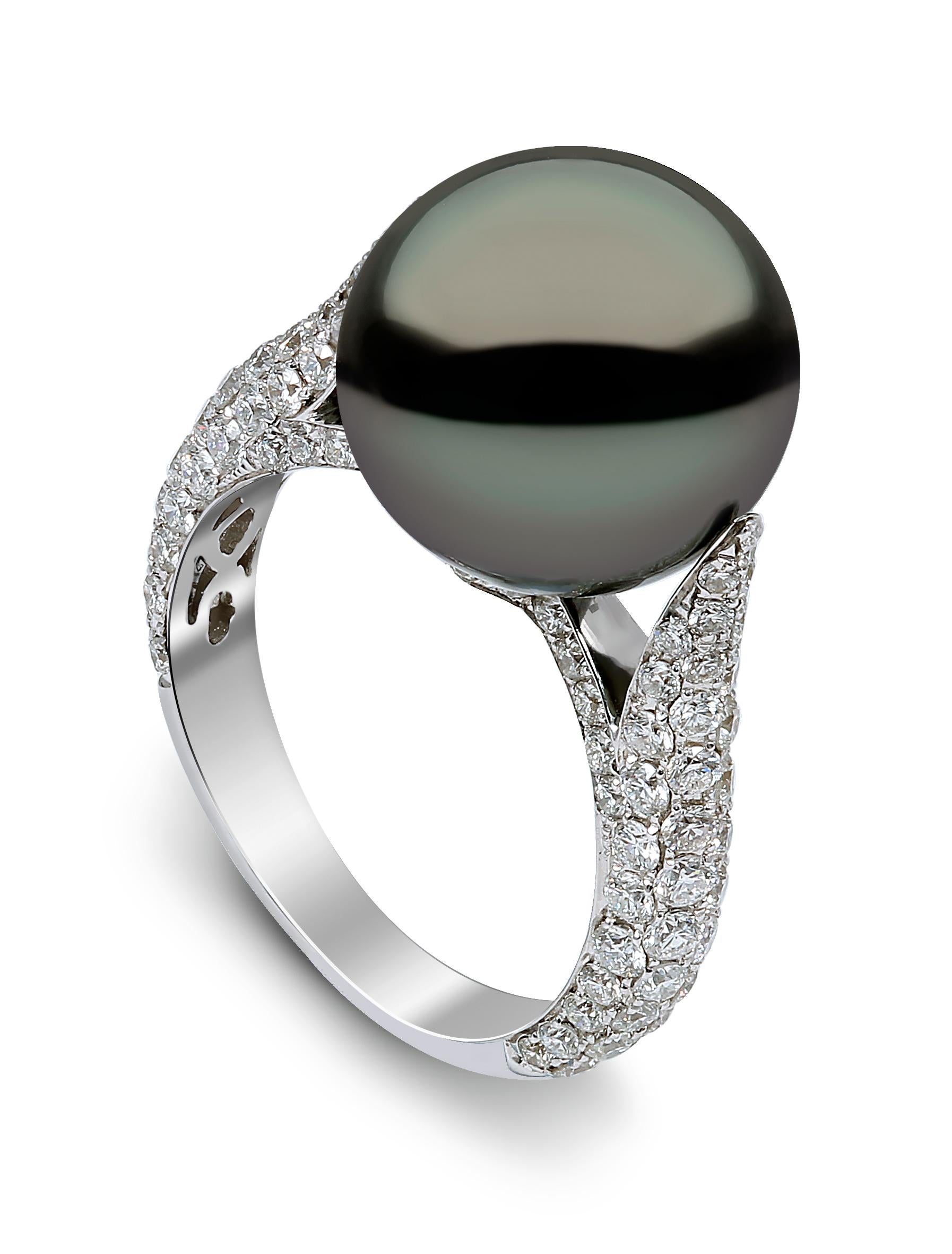 This mesmeric ring by Yoko London features a spectacular 13.3mm Tahitian pearl set amongst scintillating pave diamonds. Designed and hand finished in our London atelier, this unique ring has been finished to the highest standard. Striking and