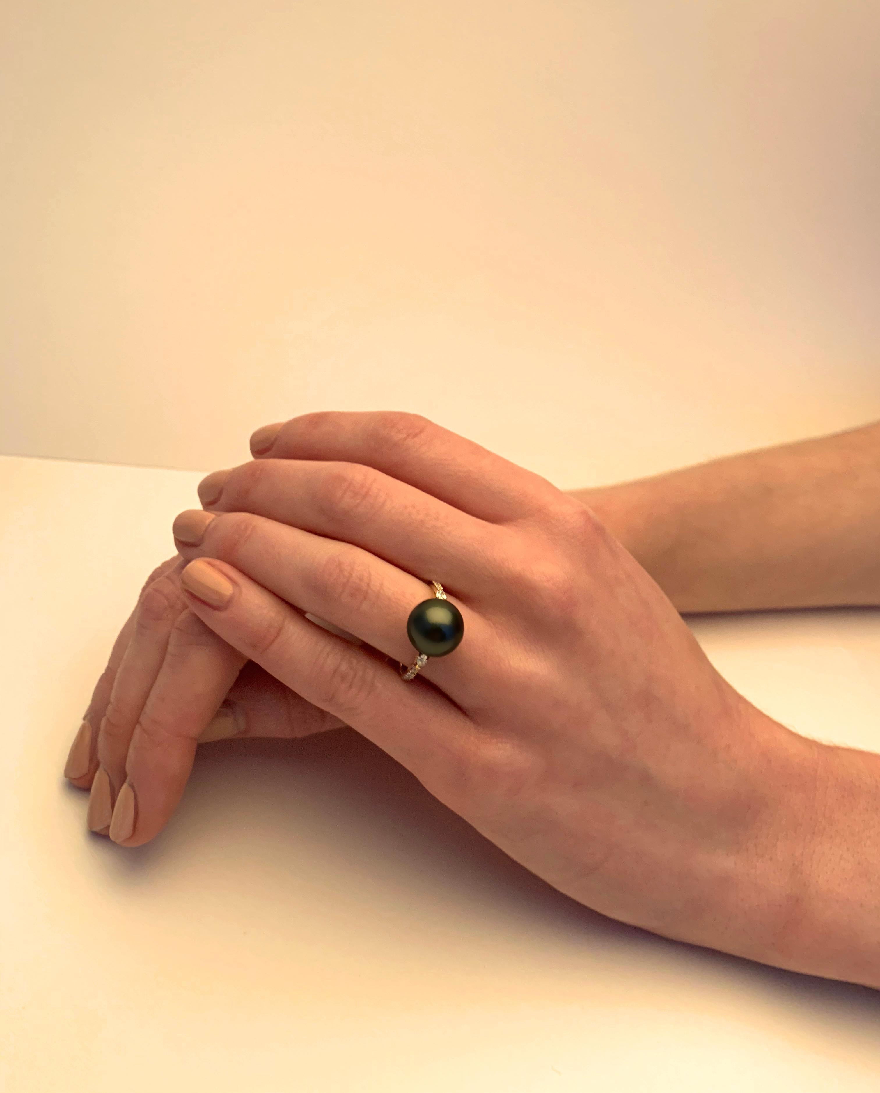 Round Cut Yoko London Tahitian Pearl and Diamond Ring in 18 Karat Yellow Gold For Sale