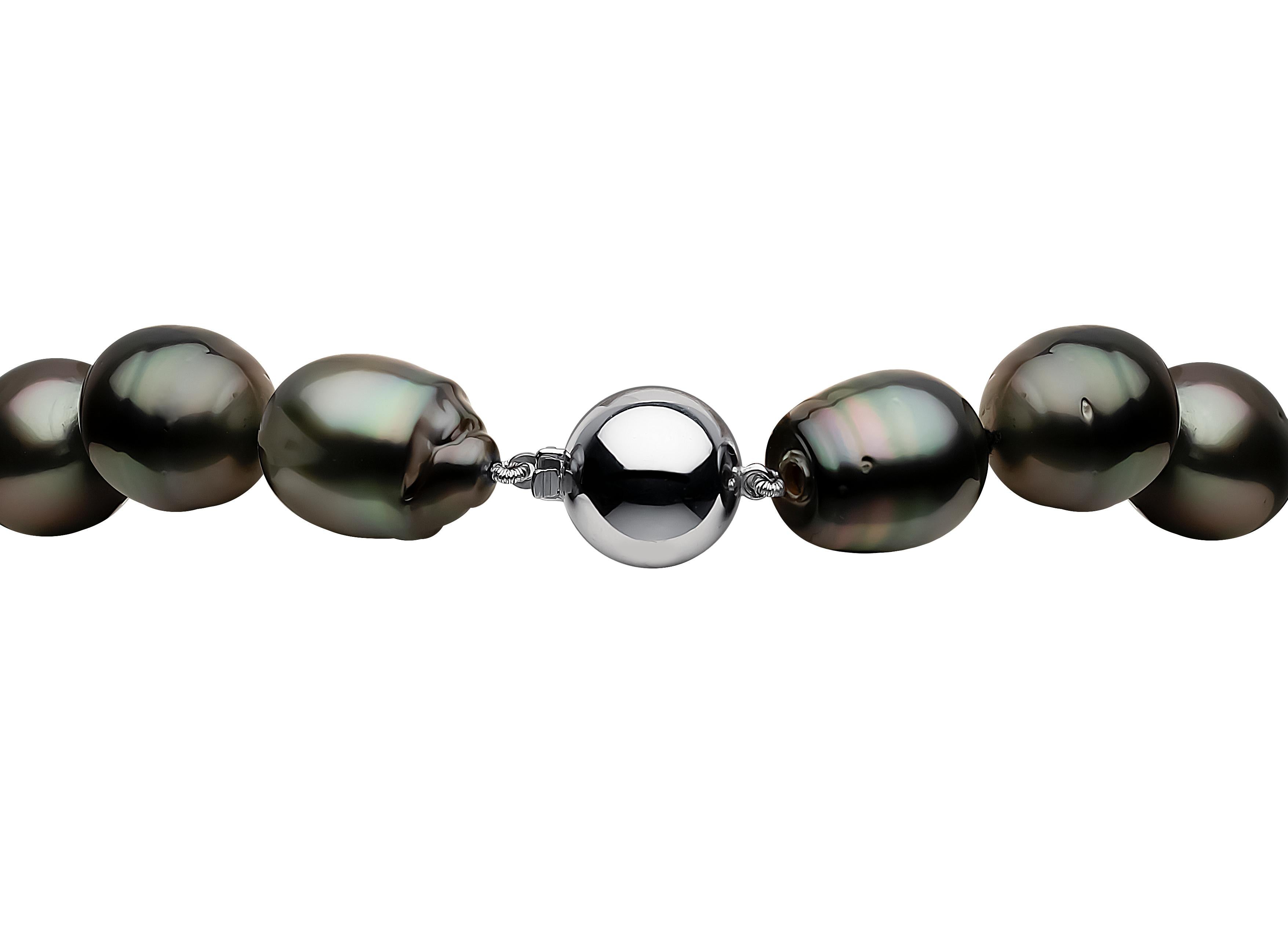 Non taillé Yoko London Pearls Long collier classique de perles de Tahiti en or blanc 18 carats en vente