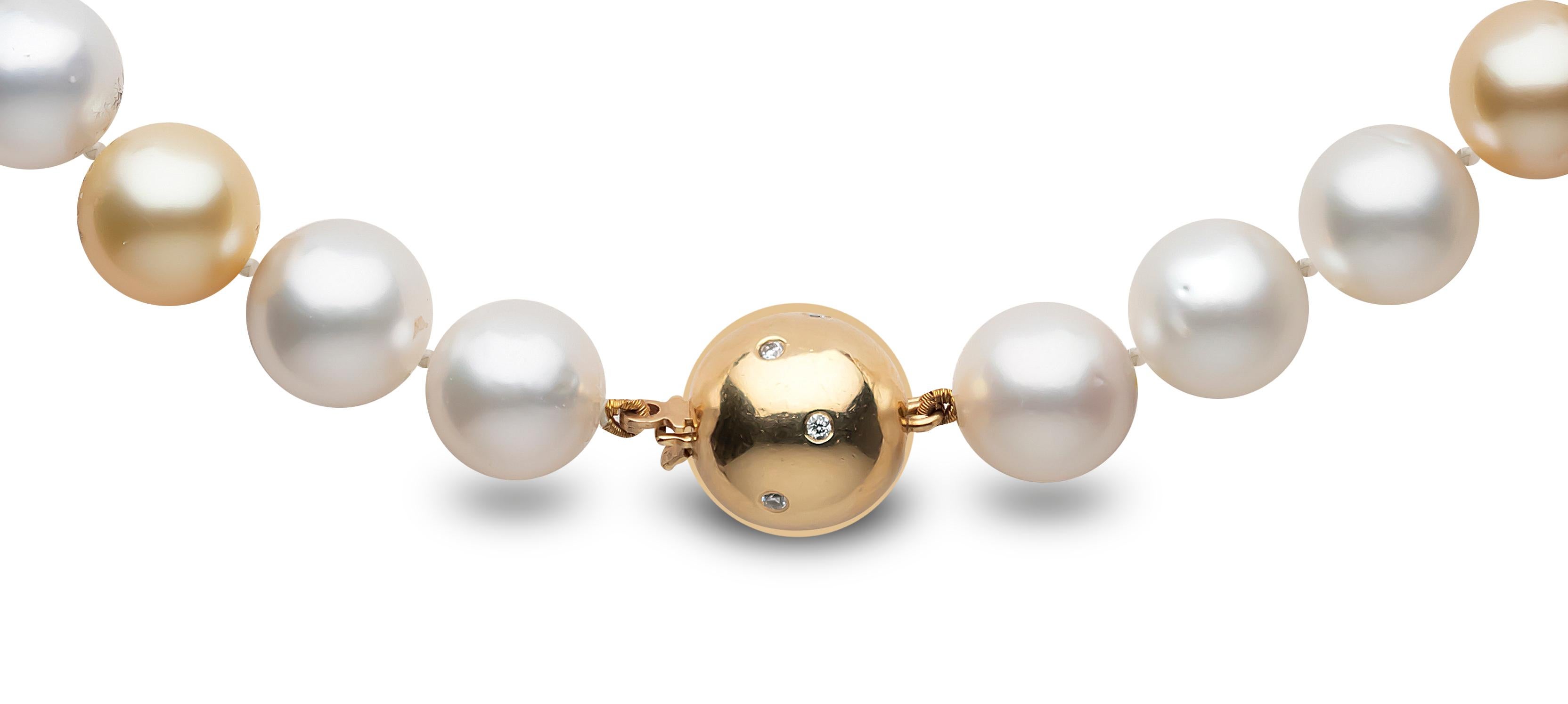 Contemporary Yoko London White and Golden South Sea Pearl Necklace in 18 Karat Yellow Gold For Sale