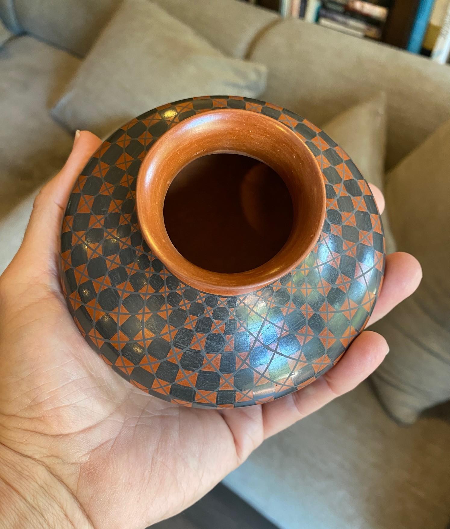 Yoly Ledezma Signed Native American Pueblo Mata Ortiz Casas Grandes Pottery Vase For Sale 5