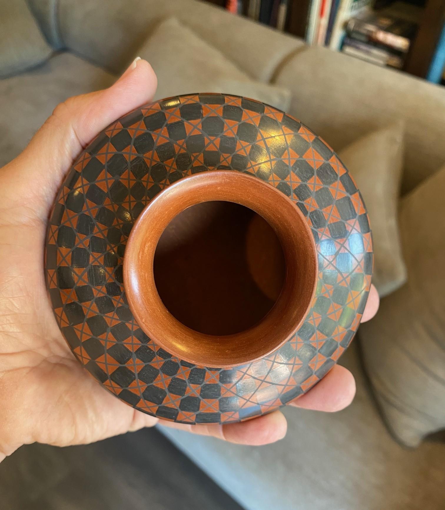 Yoly Ledezma Signed Native American Pueblo Mata Ortiz Casas Grandes Pottery Vase For Sale 8