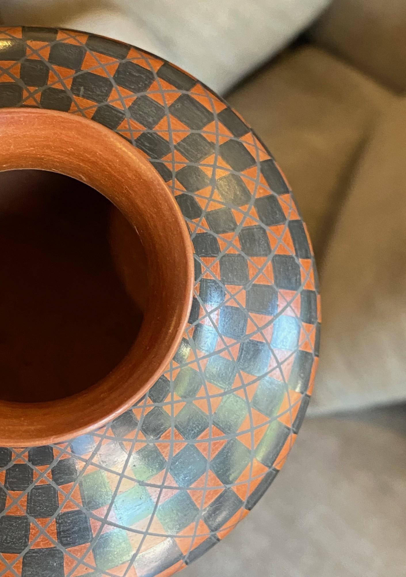 Yoly Ledezma Signed Native American Pueblo Mata Ortiz Casas Grandes Pottery Vase For Sale 9