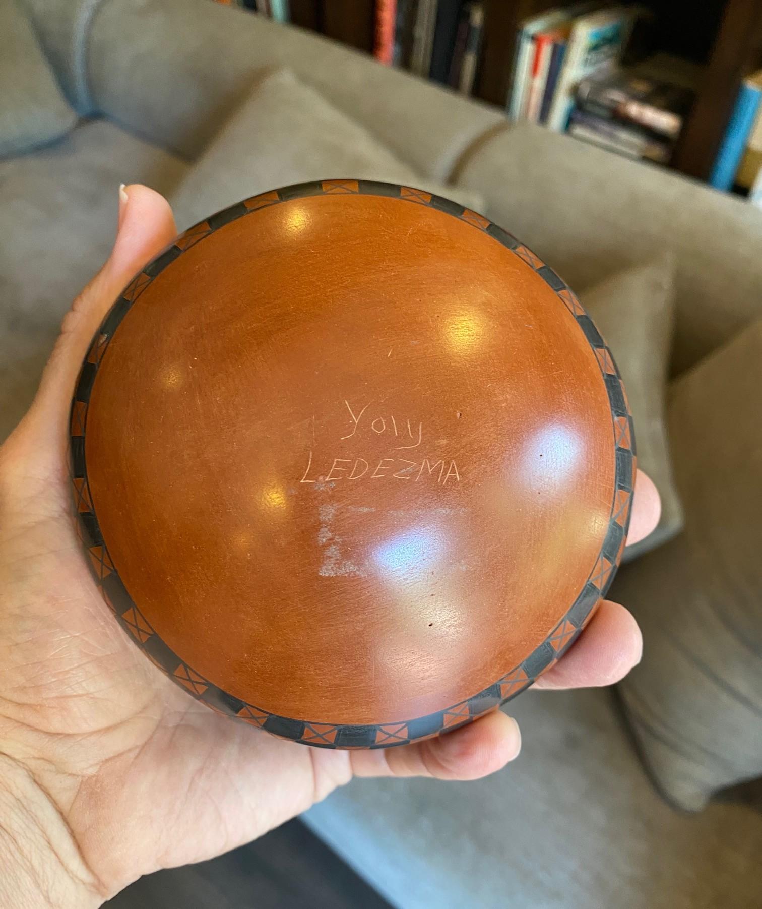 Yoly Ledezma Signed Native American Pueblo Mata Ortiz Casas Grandes Pottery Vase For Sale 11
