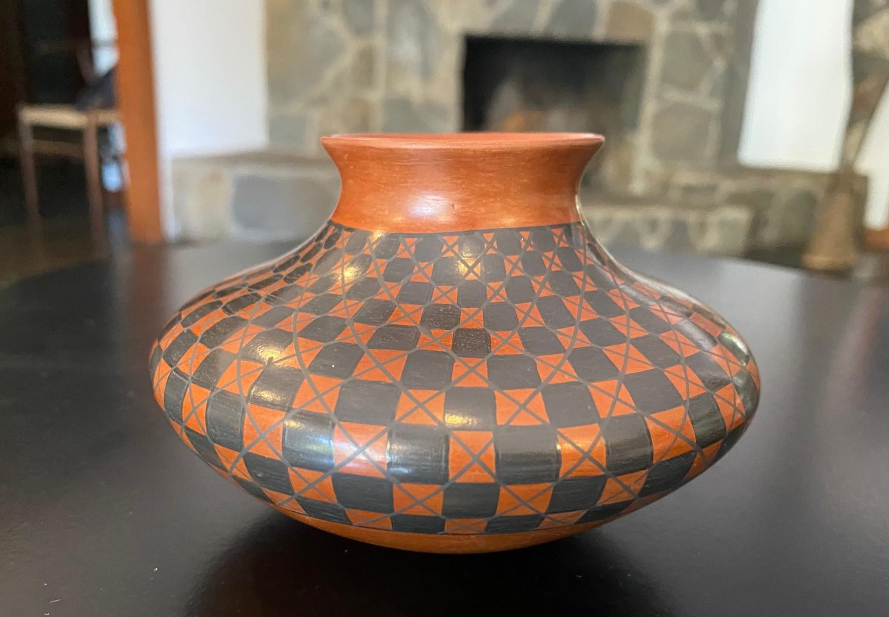 Mexican Yoly Ledezma Signed Native American Pueblo Mata Ortiz Casas Grandes Pottery Vase For Sale