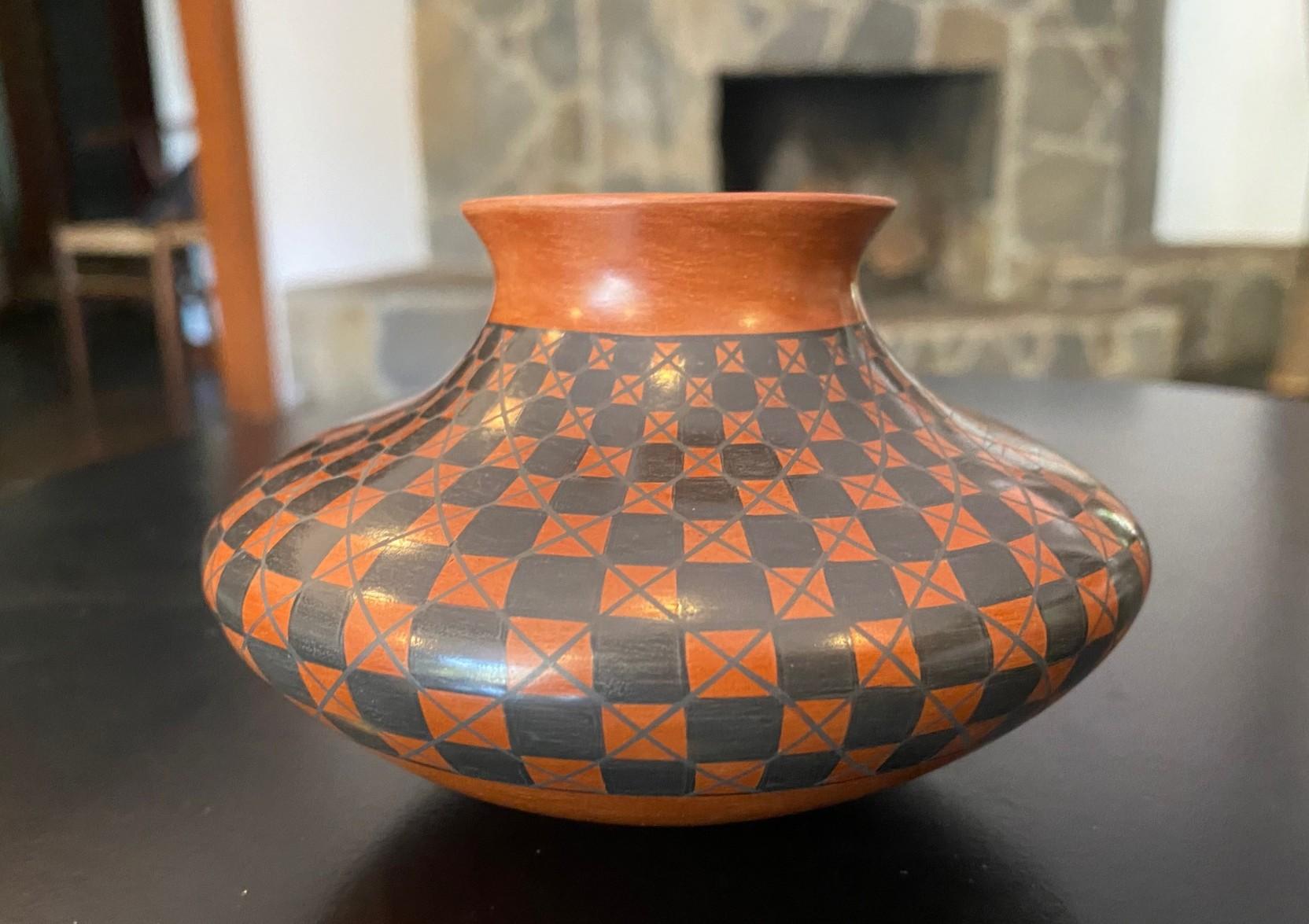 Fired Yoly Ledezma Signed Native American Pueblo Mata Ortiz Casas Grandes Pottery Vase For Sale