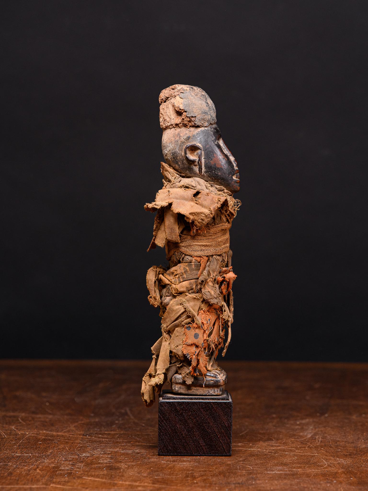 Congolese Yombe Power Figure Completely Covered with Original Fabrics, Yombe People, DRC. in vendita
