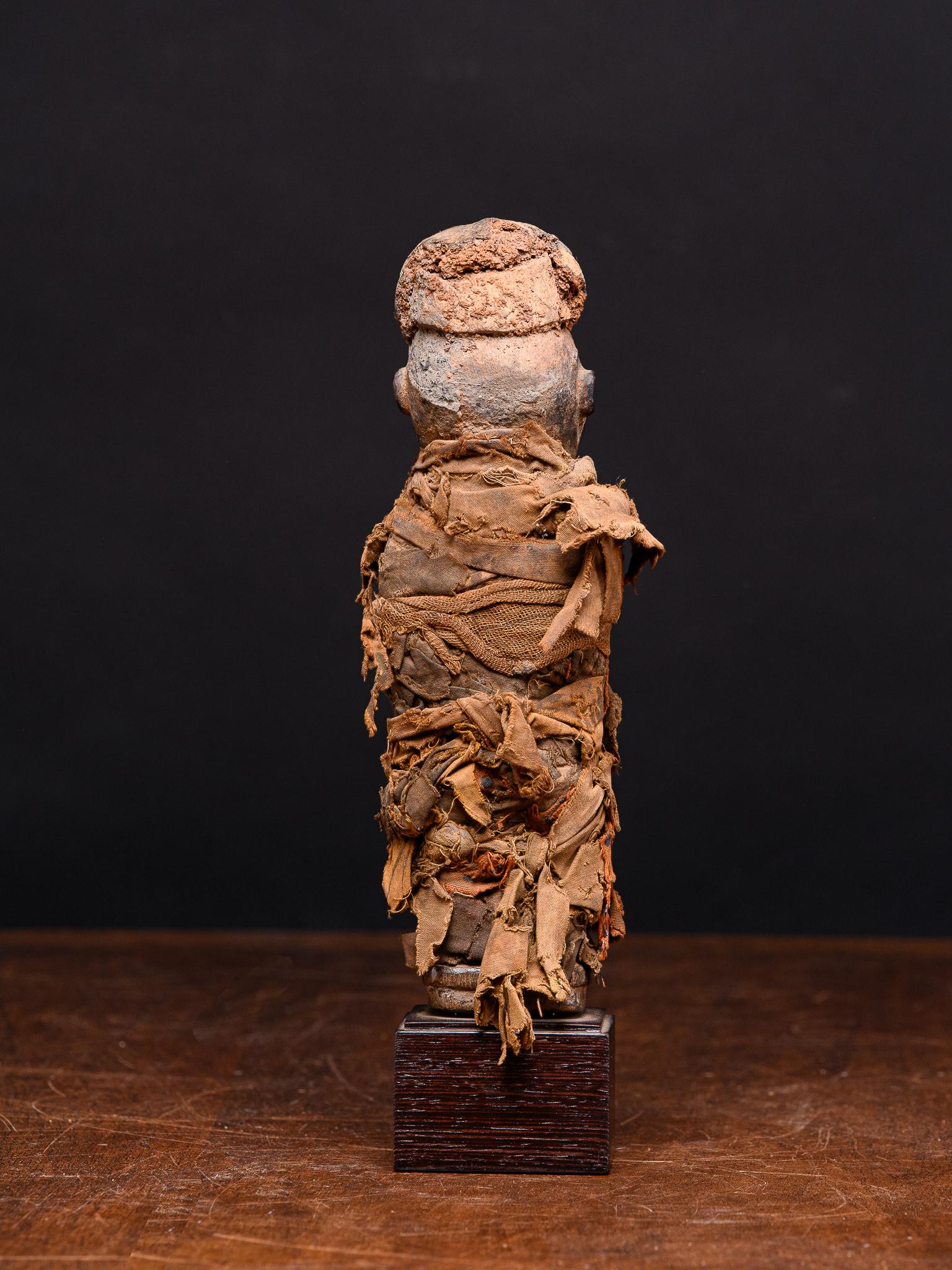 Legno Yombe Power Figure Completely Covered with Original Fabrics, Yombe People, DRC. in vendita