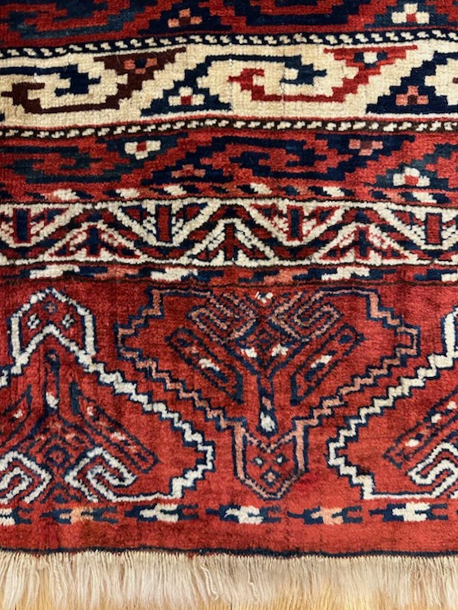 Kleine Yomud-Teppiche, Turkmenenstämme aus Westturkmenistan

Alter: um 1880

Abmessungen: 8′.3 
