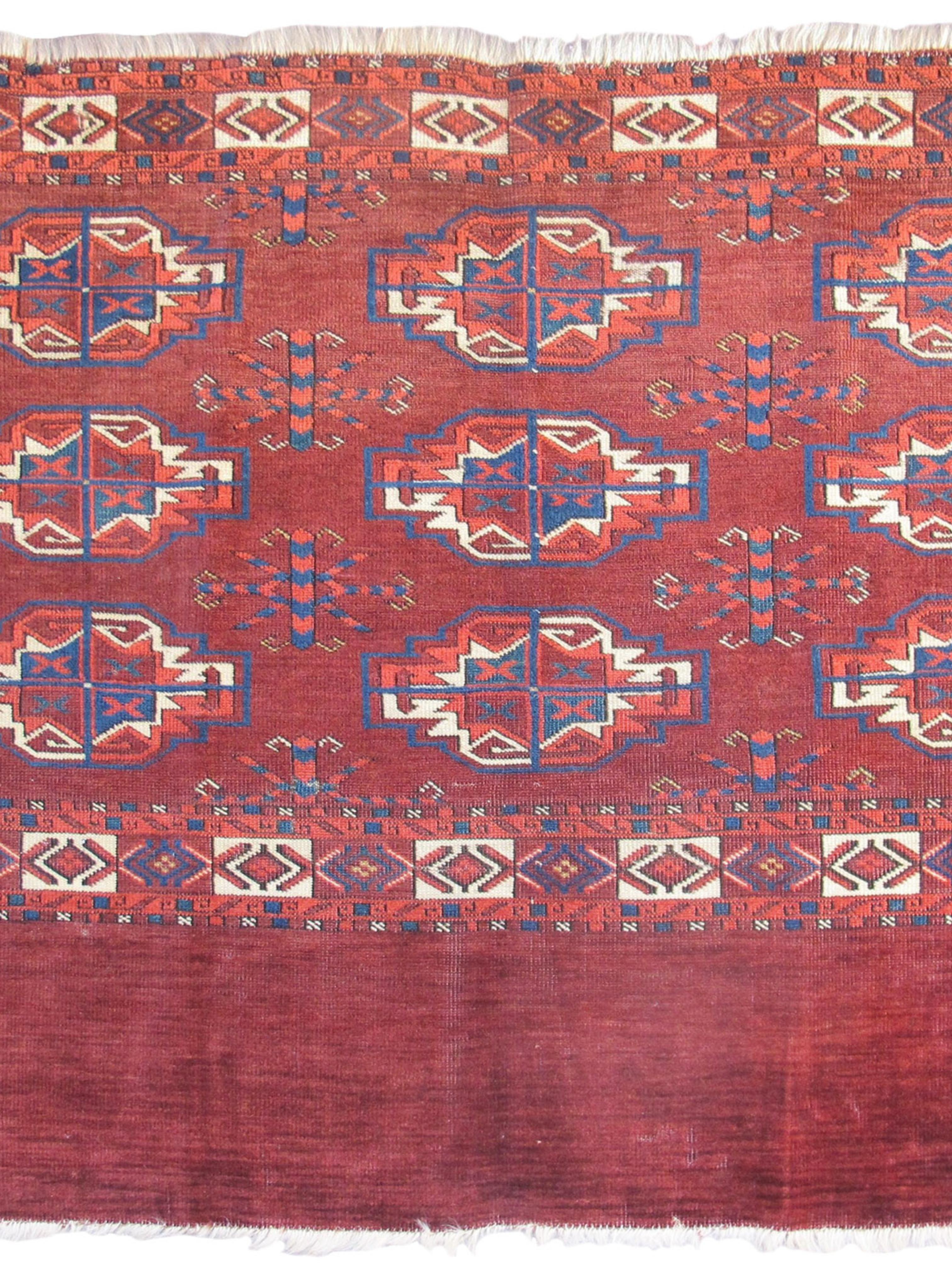Tapis Yomut Chuval, milieu du 19e siècle

Les tissages Yomut sont de loin le groupe turkmène le plus diversifié, incorporant plusieurs types de tissages et une variété de palettes de couleurs. Cette face de sac de tente 