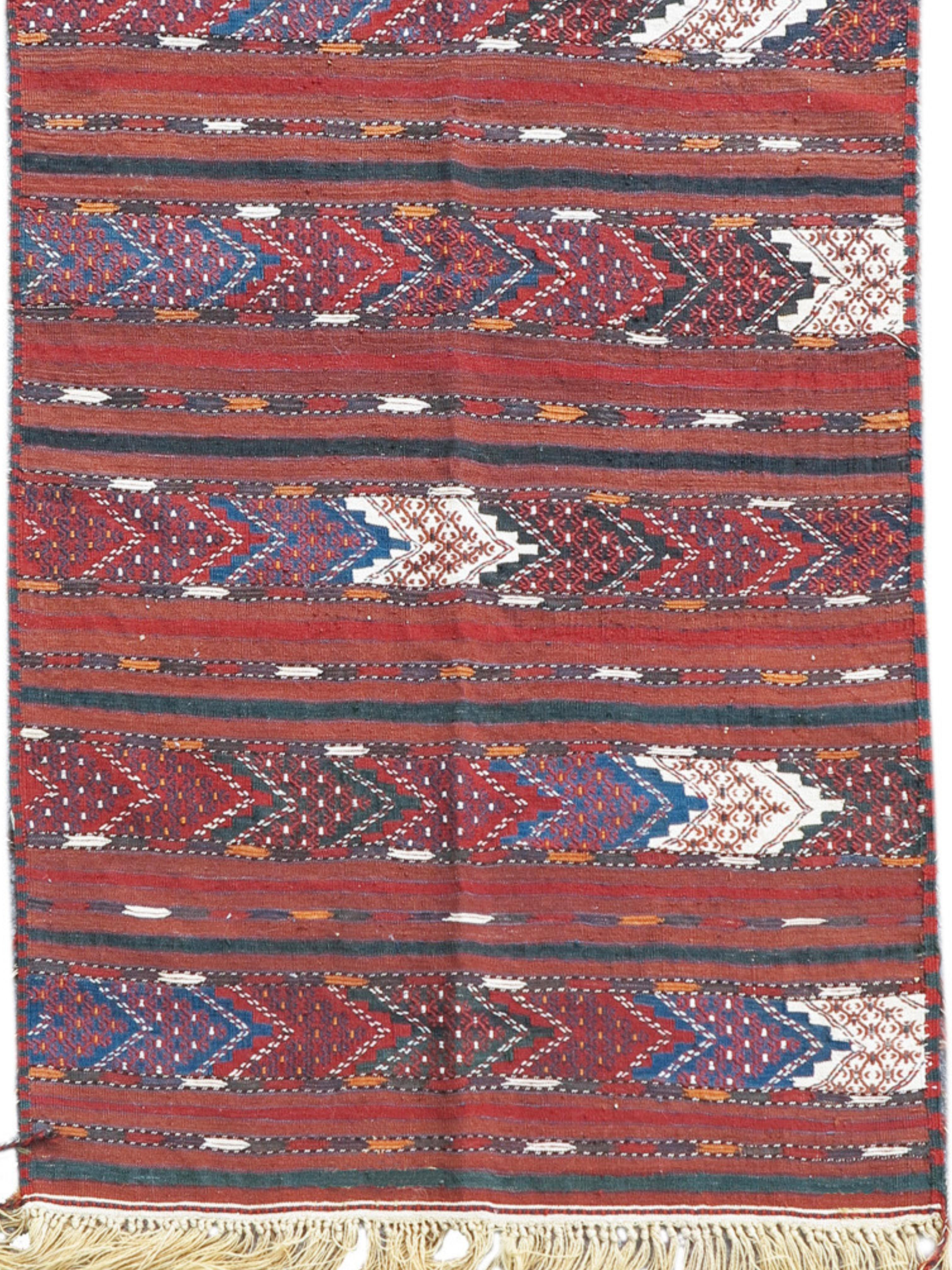 Tapis plat Yomut, début du 20e siècle

Informations supplémentaires :
Dimensions : 3'8