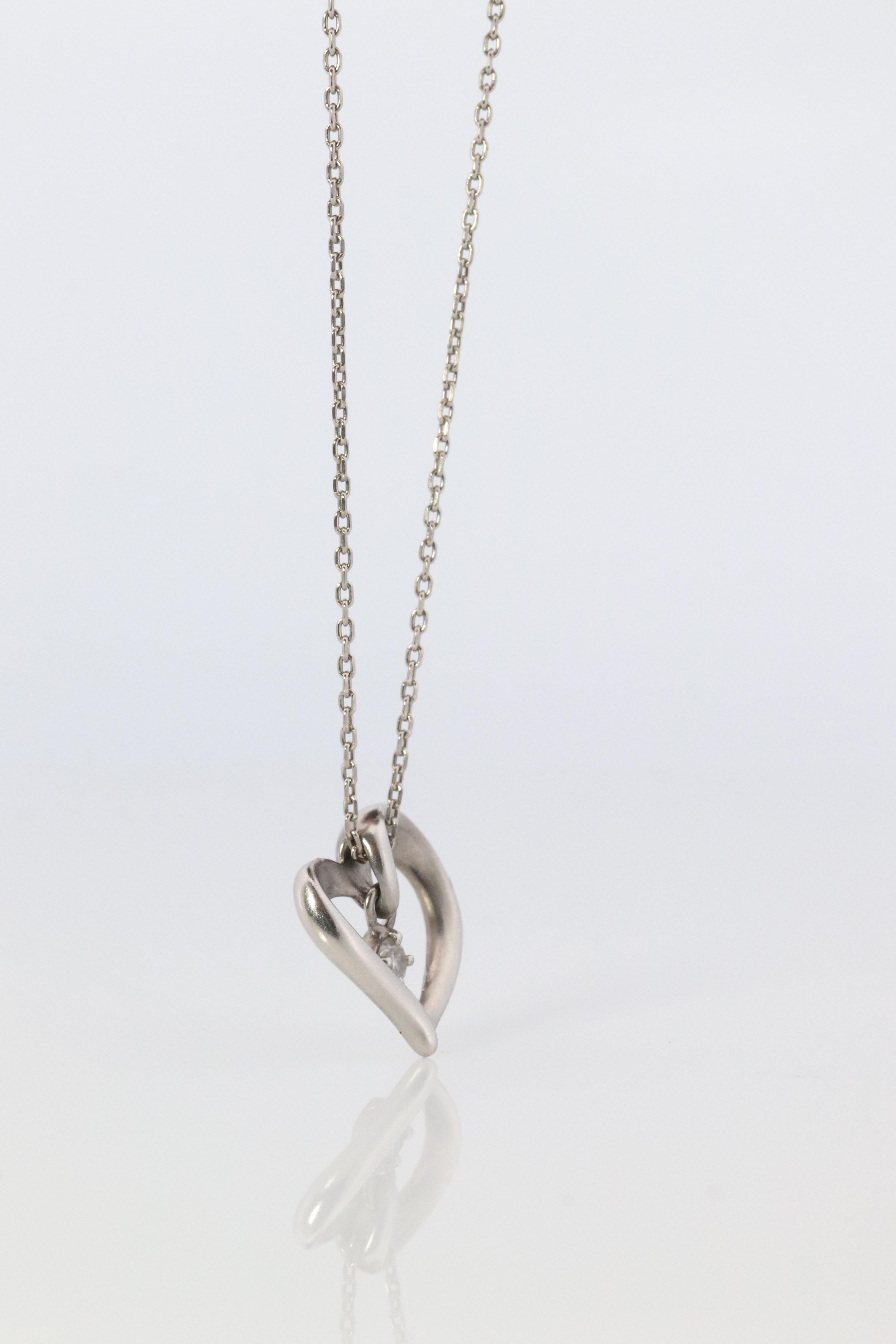 Yondo Sea necklace. 4C PT850 Platinum Heart Diamond Pendant. In Good Condition For Sale In Port Charlotte, FL