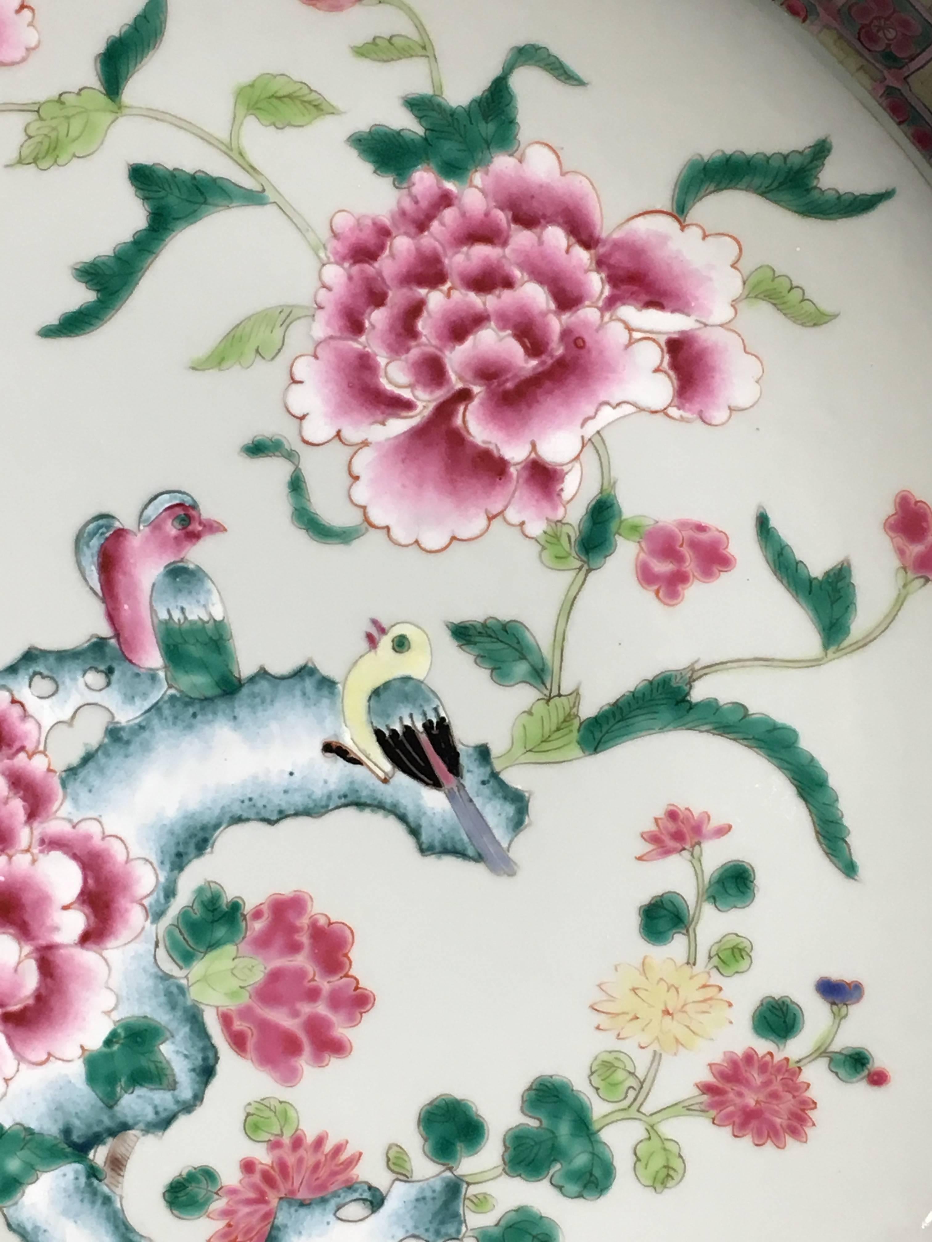 Yongzheng Chinesischer Famille-Rose-Plattenteller im Exportstil, 20. Jahrhundert (Emailliert) im Angebot