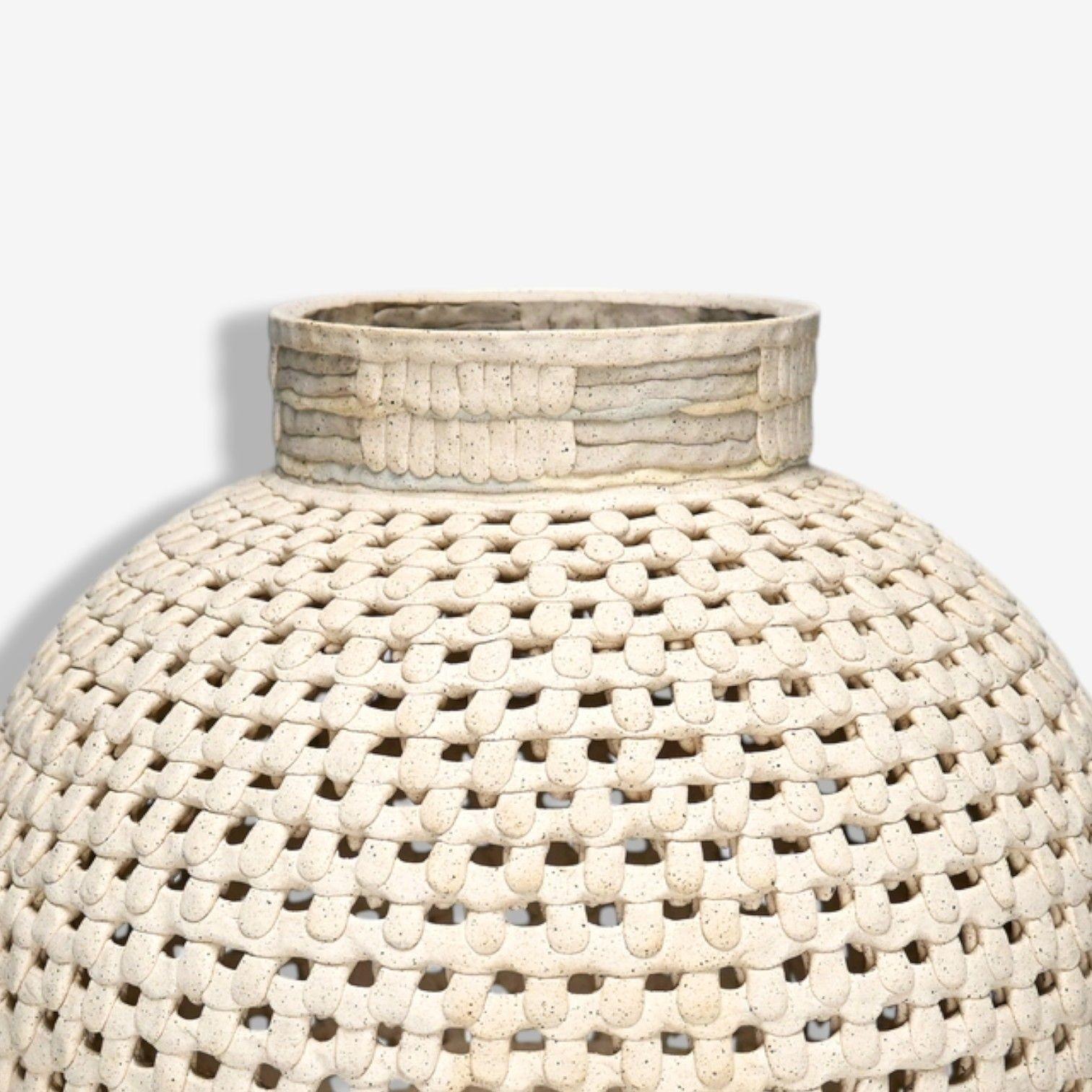 Americano Yoonjee Kwak, Vaso di ceramica moderno e contemporaneo, Moon Jar, Corea del Sud, 21° C. in vendita