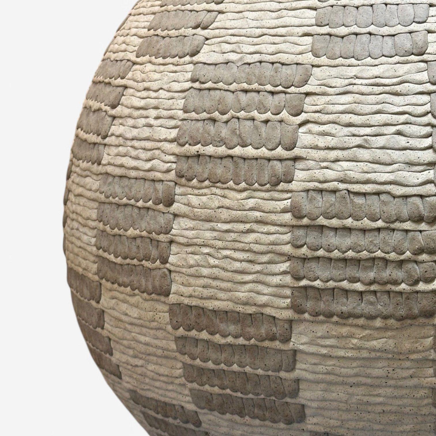 Moderno Yoonjee Kwak, Vaso di luna monumentale in ceramica, Corea del Sud, 21° C. in vendita