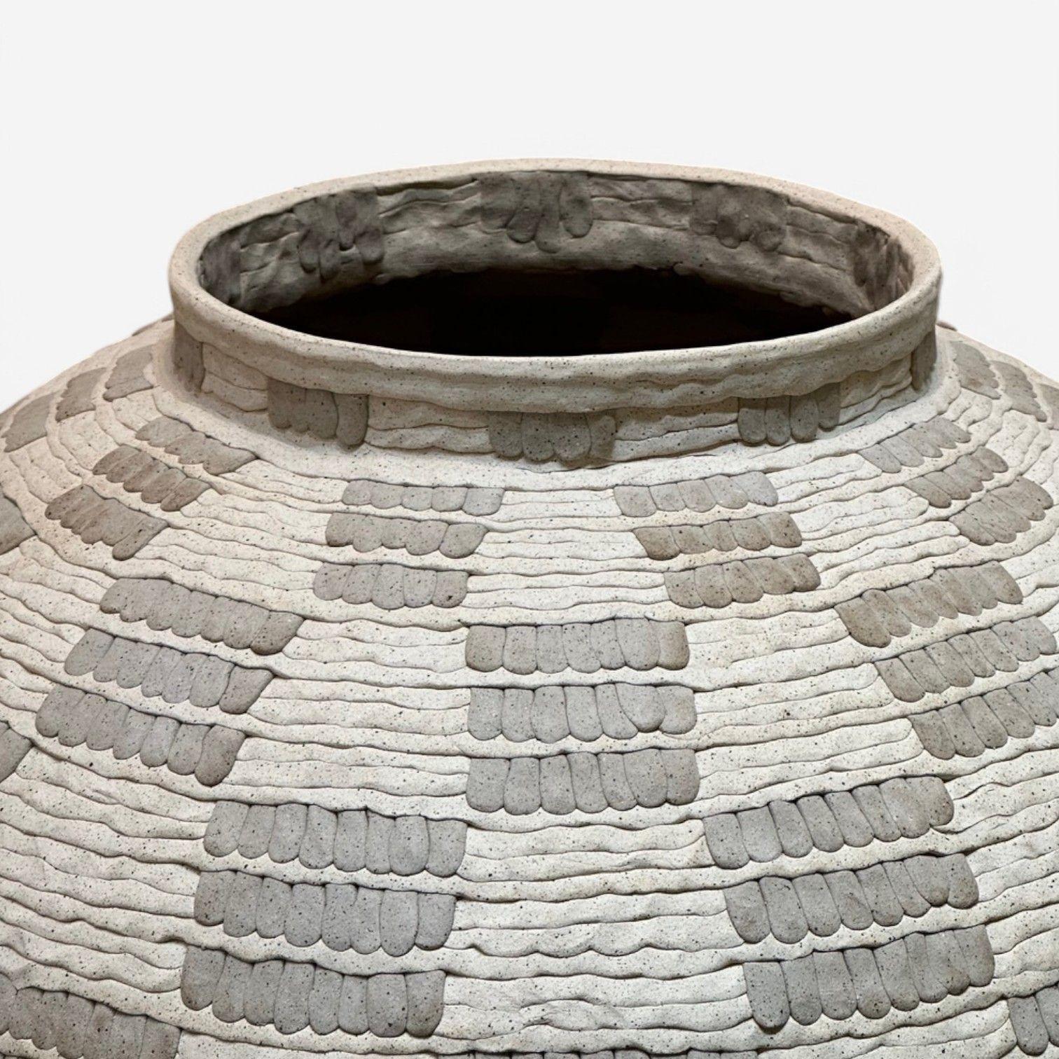 Americano Yoonjee Kwak, Vaso di luna monumentale in ceramica, Corea del Sud, 21° C. in vendita