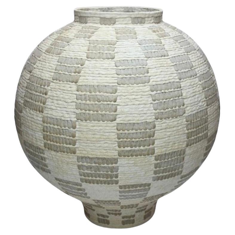 Yoonjee Kwak, Vaso di luna monumentale in ceramica, Corea del Sud, 21° C.