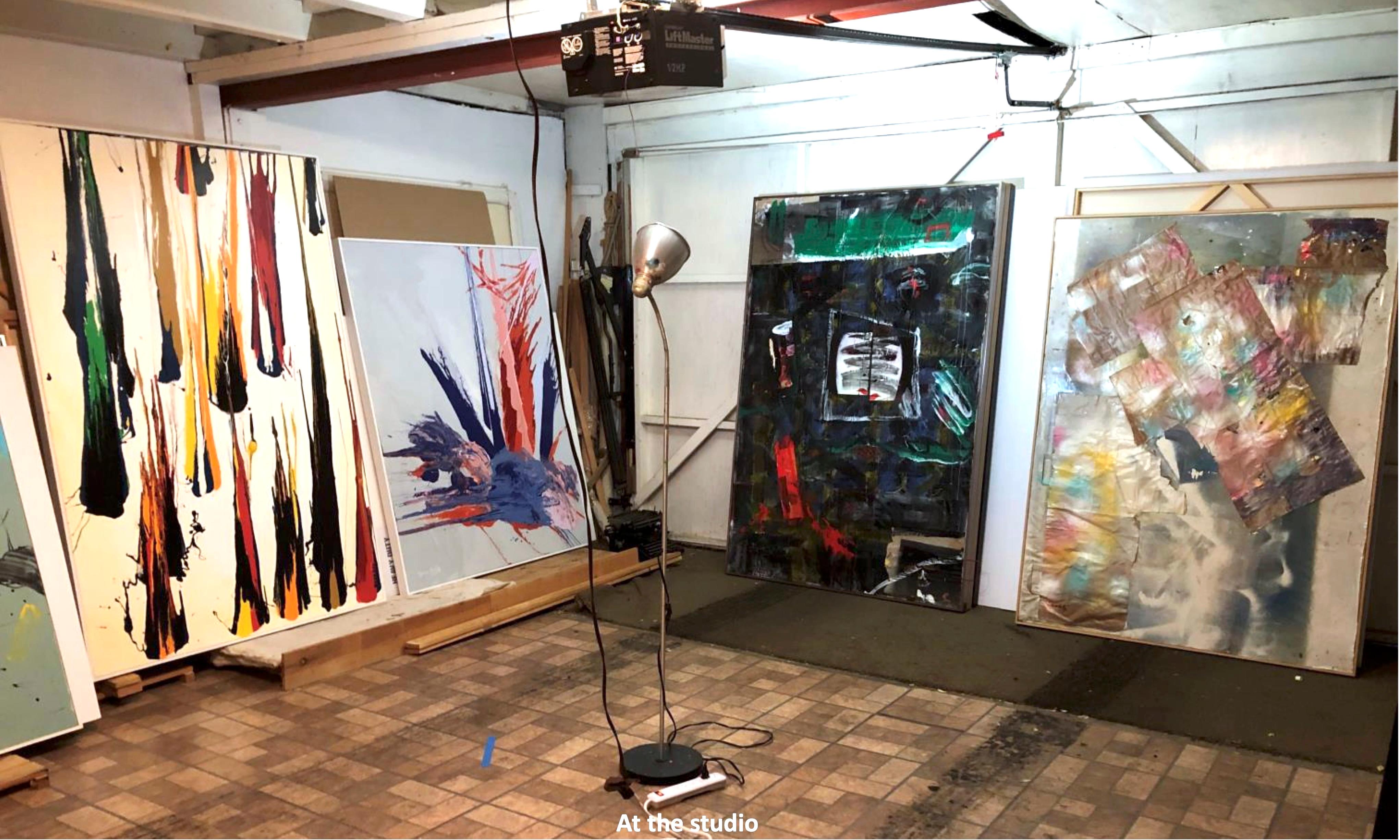 Abstraktes Gemälde „Flying Dragon“ (FRAMED) 60 x 48 Zoll von Yoram Katz im Angebot 1