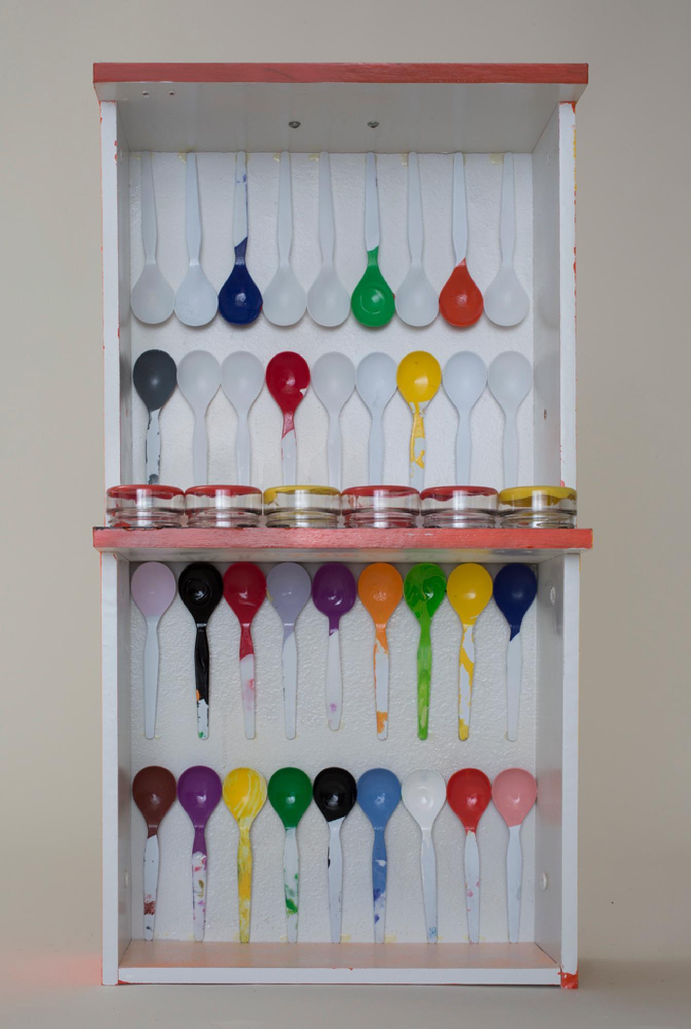 Sculpture "Two Drawers" 28 x 14.5 x 8 in par Yoram Katz

Média : Média mixte, objets recyclés

Série sur le recyclage
Conscient de l'importance des problèmes environnementaux auxquels le monde est confronté aujourd'hui, Yoram a consacré une grande