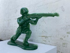 Spielzeugsoldat #5 (Kniende Position) von Yoram Wolberger, 2020
