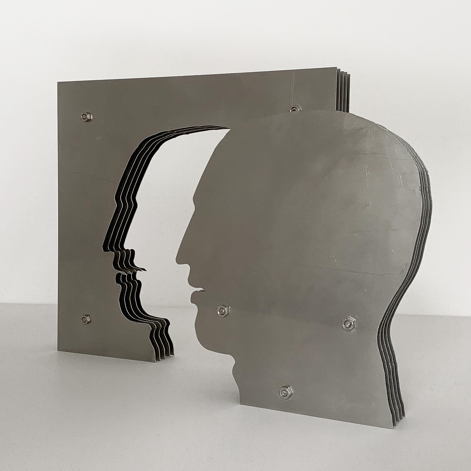 Vielschichtige modernistische Skulptur des griechischen Künstlers Yorgos Kypris. Mit dem Titel 