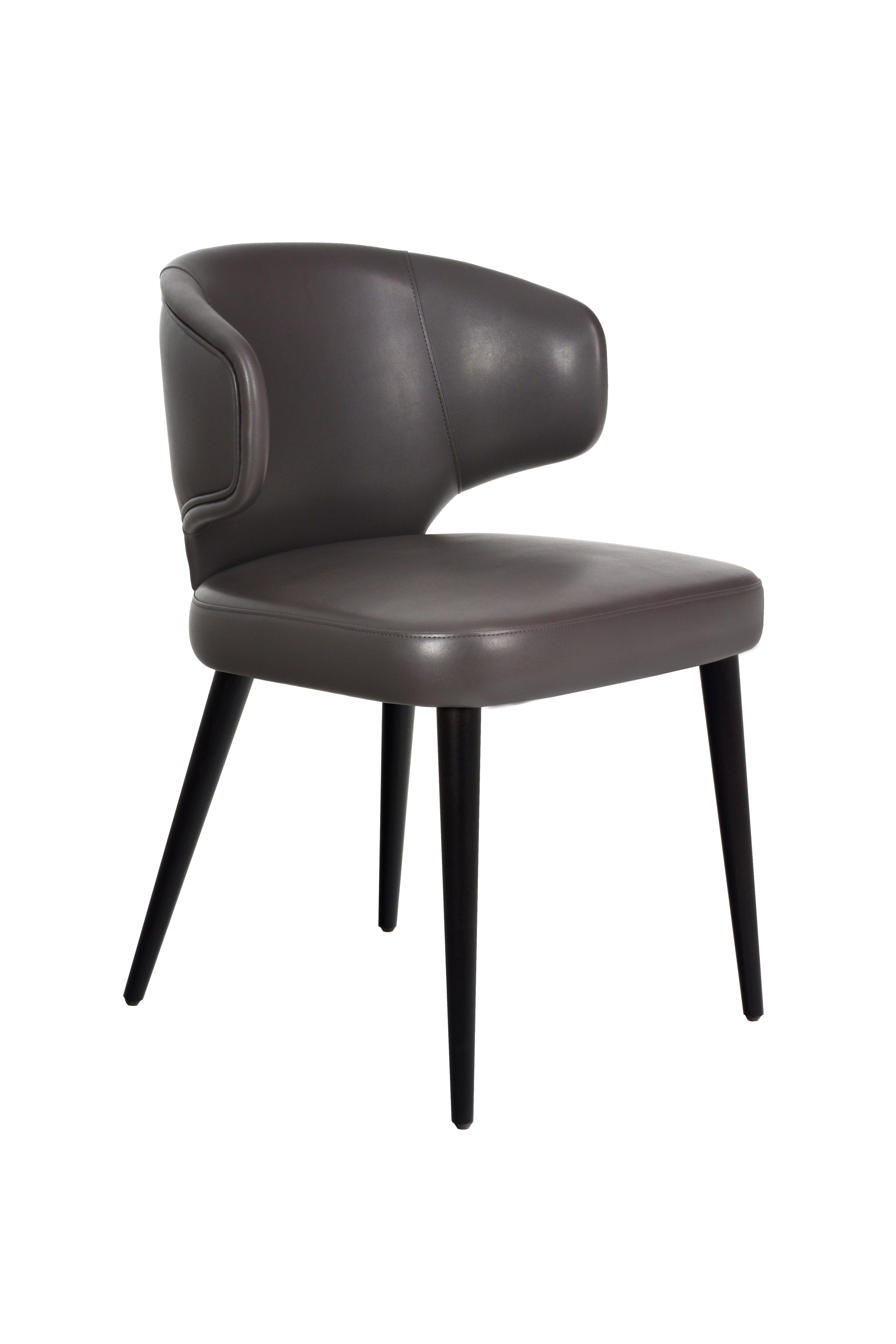 Chaise YORK - un chef-d'œuvre qui harmonise parfaitement le style et le confort ! Conçue de manière unique pour s'adapter à votre corps, la chaise YORK vous garantit une expérience d'assise extraordinaire. Ses pieds en bois, entourés d'un cadre