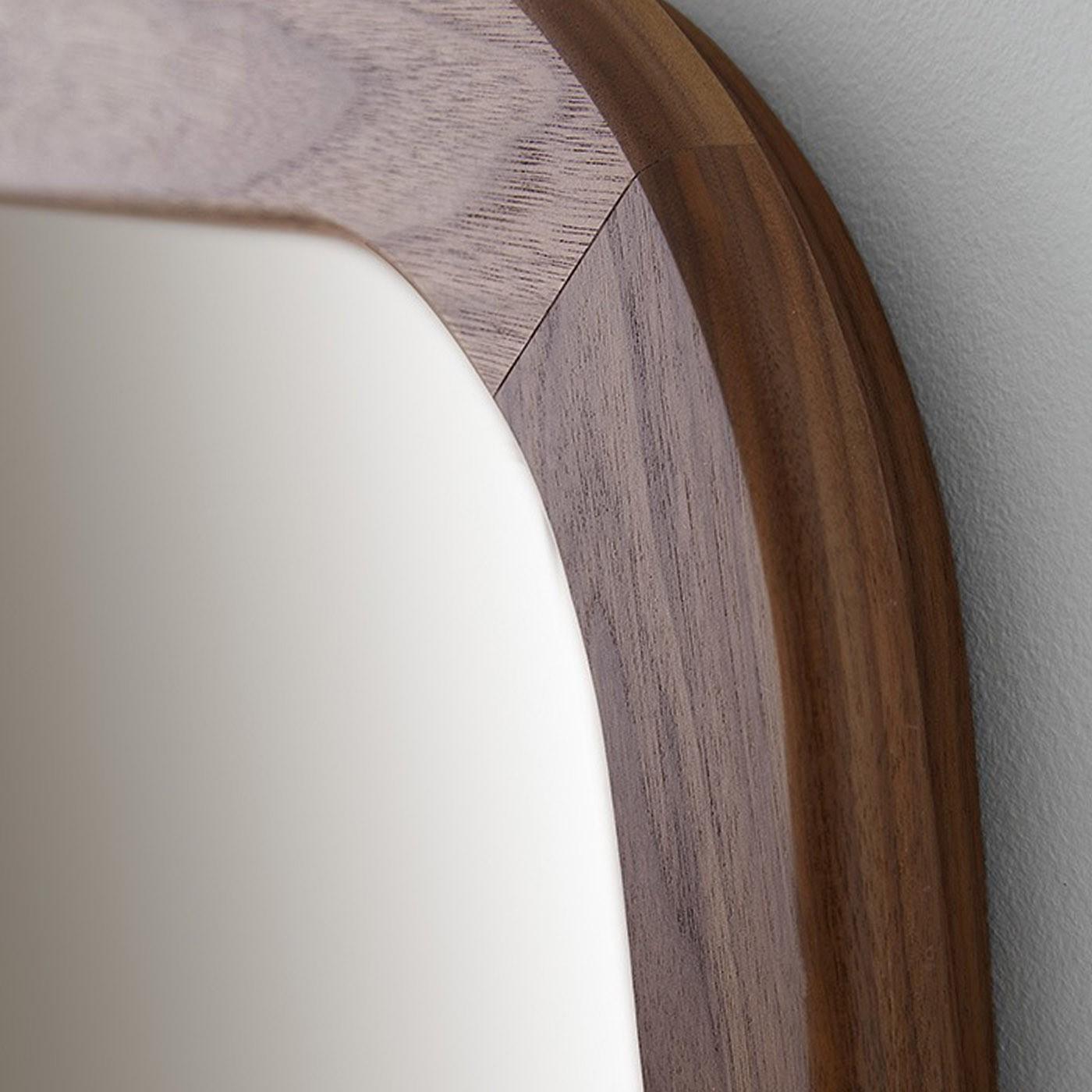 Mirror completely in solid Canaletto walnut. Very versatile and characterized by a contemporary design, it can be placed in any space of the house: entrance, living room, or bedroom. A natural water-based varnish finishes the mirror.