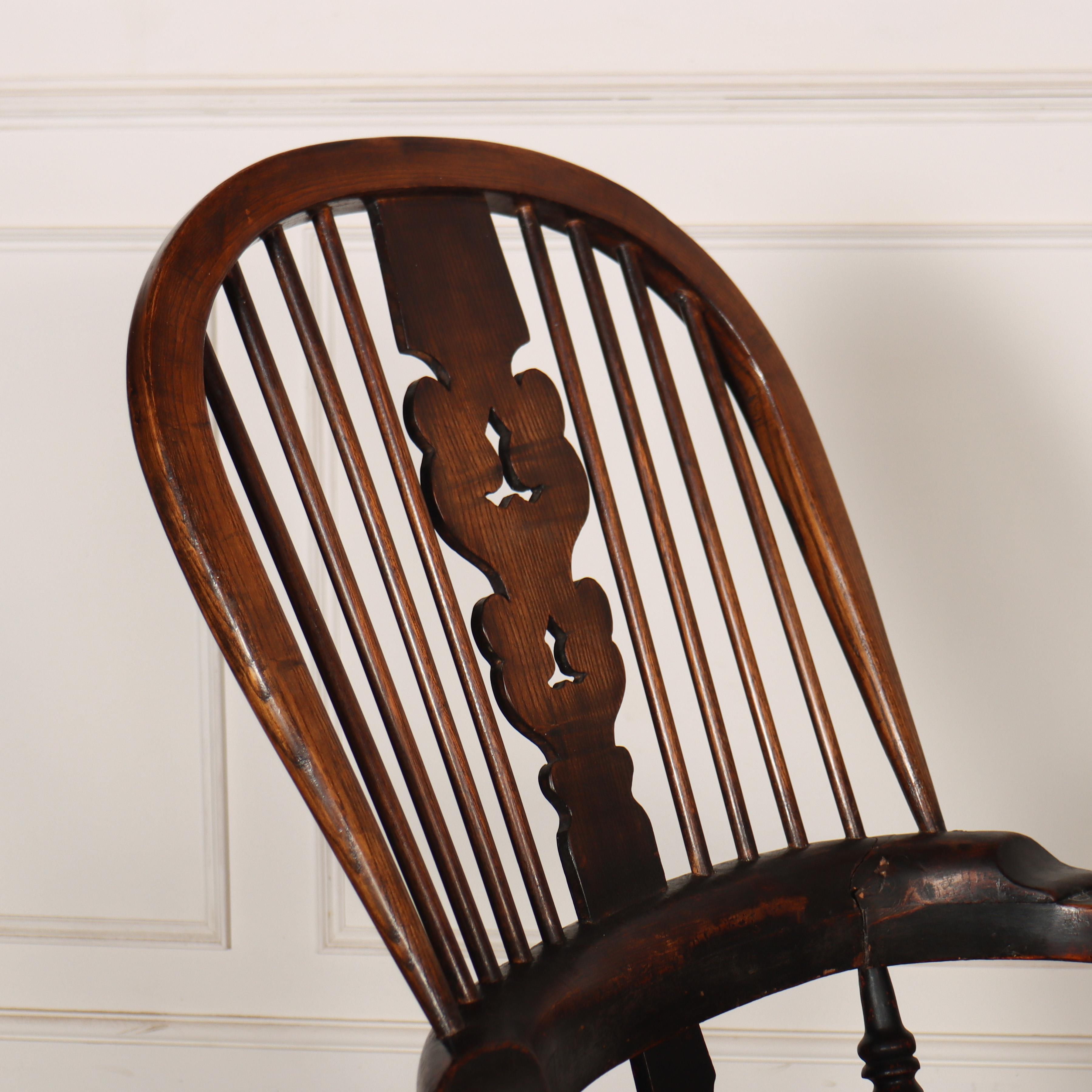 English Yorkshire Broad Arm Windsor Chair For Sale
