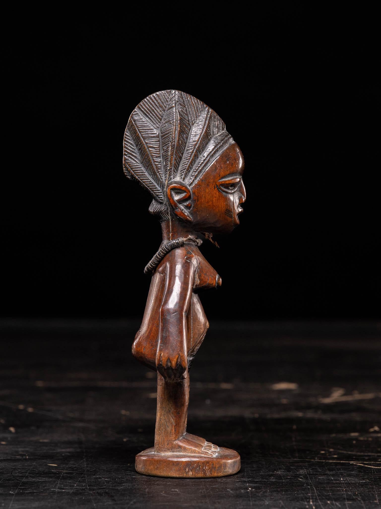Legno Coppia Yoruba-Egba di Eres Ibeji Figure gemelle firmate da Akinyode, Yoruba People in vendita