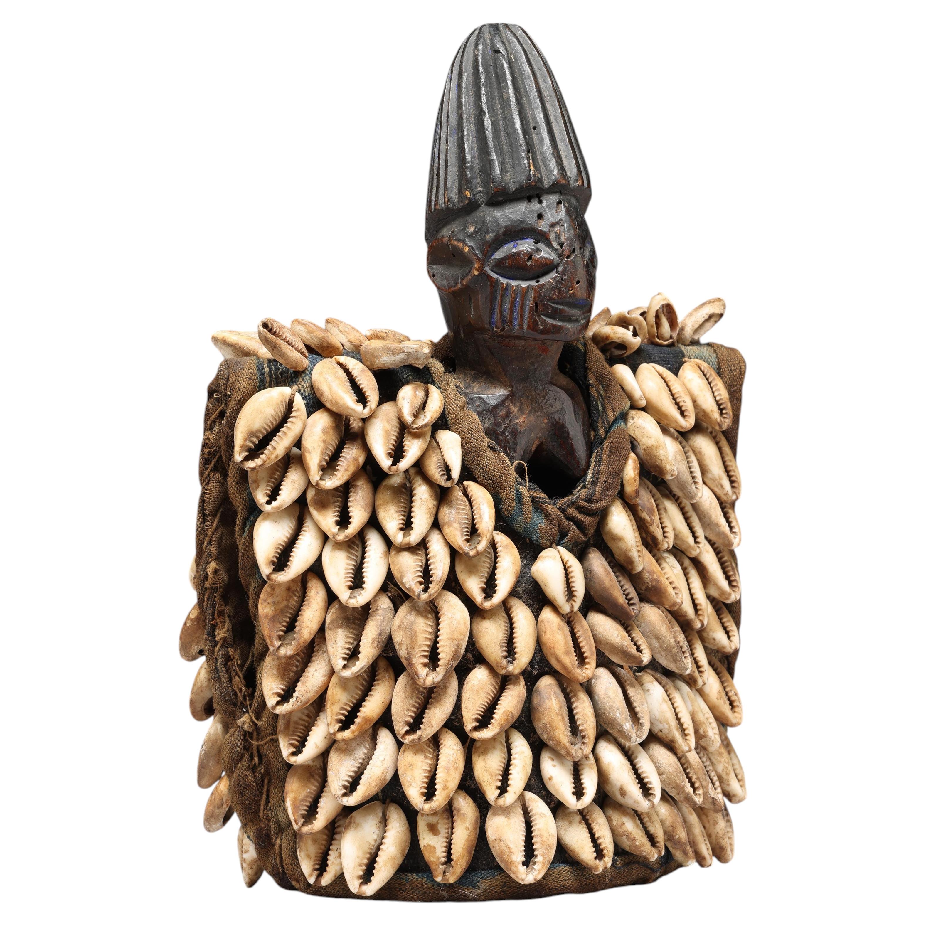 How do you identify wood carvings?
