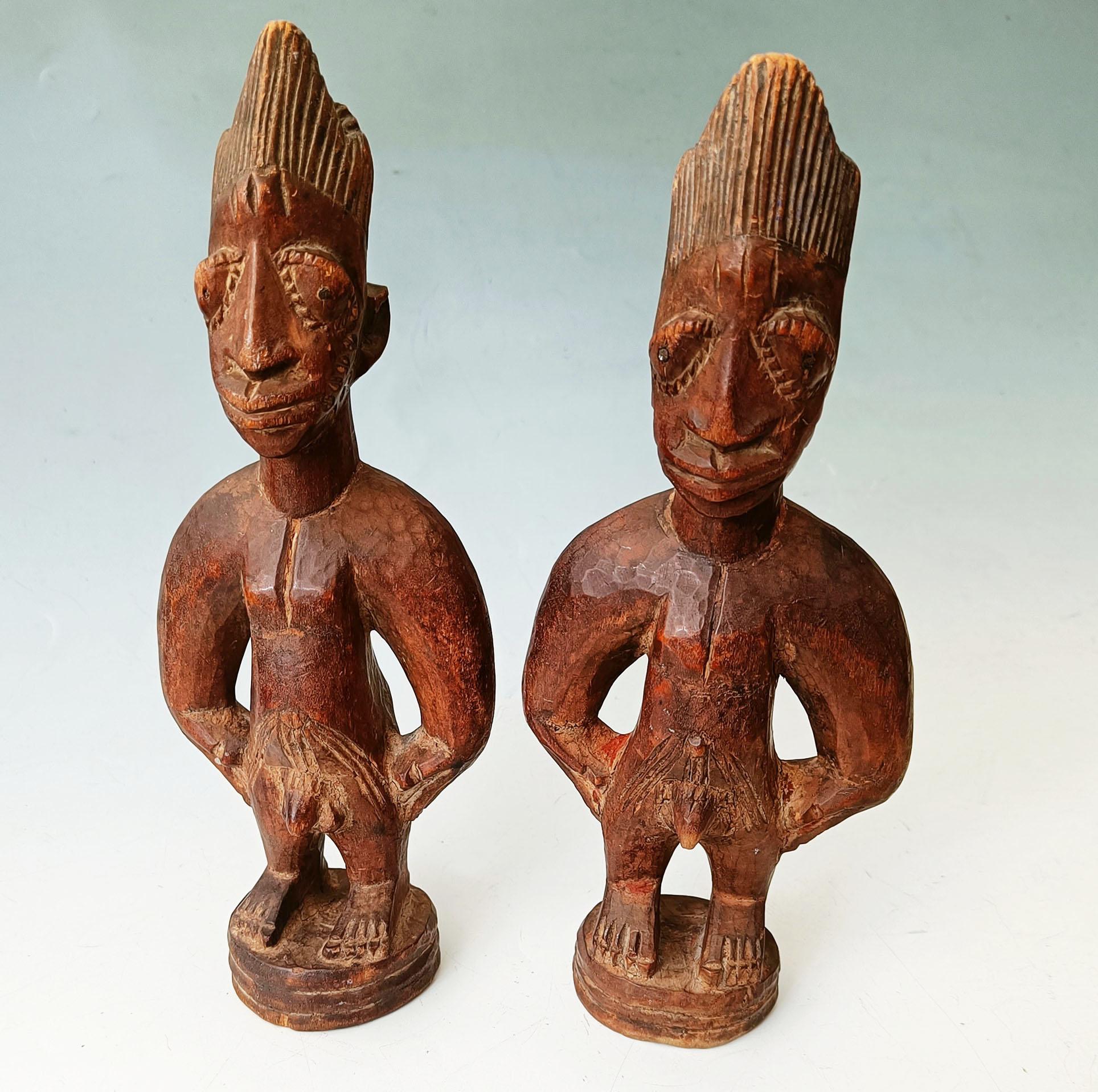 Yoruba Ibeji Zwillingsfiguren - Igbuke Workshop Oyo Nigeria Afrikanische Tribal Art (Nigerianisch) im Angebot