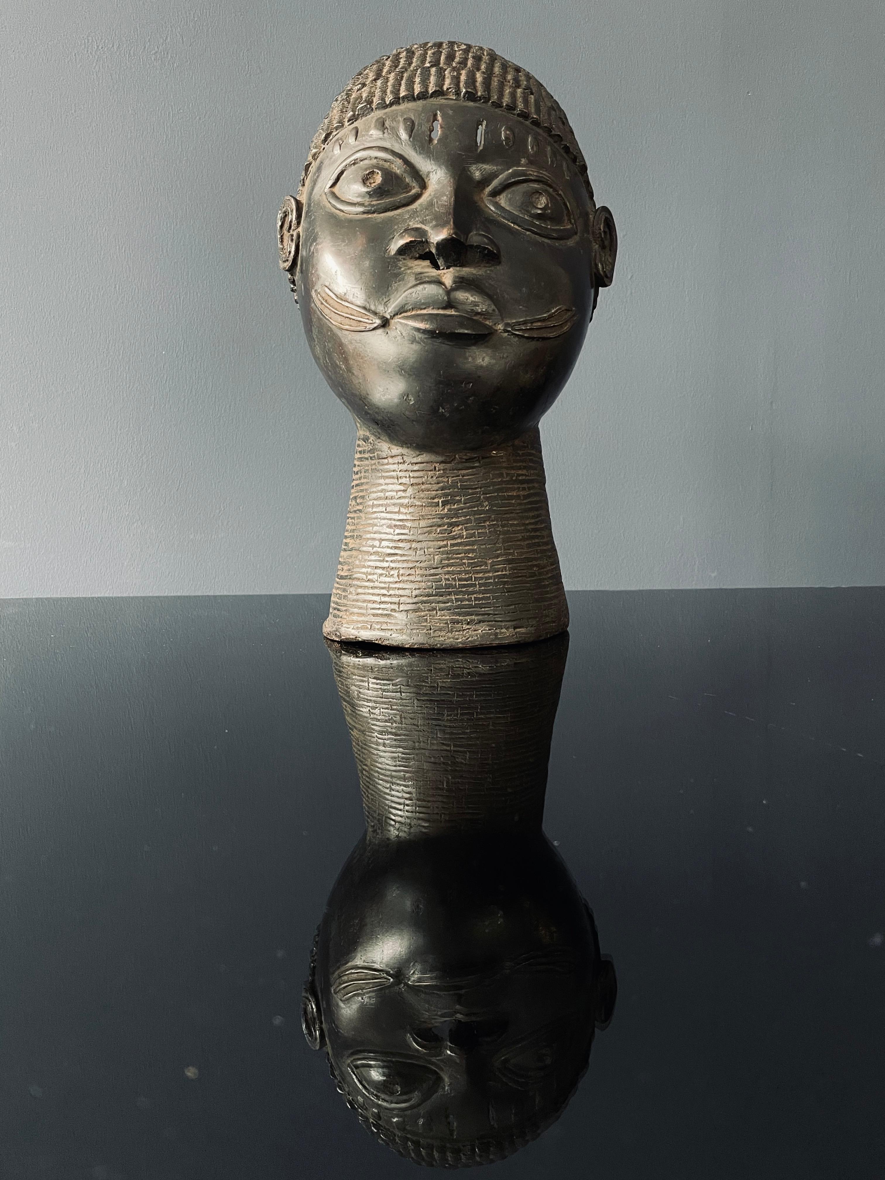 African Bronze, Yoruba King Head, Benin, West African In Good Condition In Munich, DE