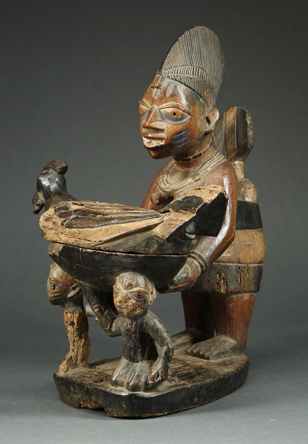 Nigerian Yoruba Maternity Offering Bowl Figure with Chicken, Africa, Nigeria For Sale