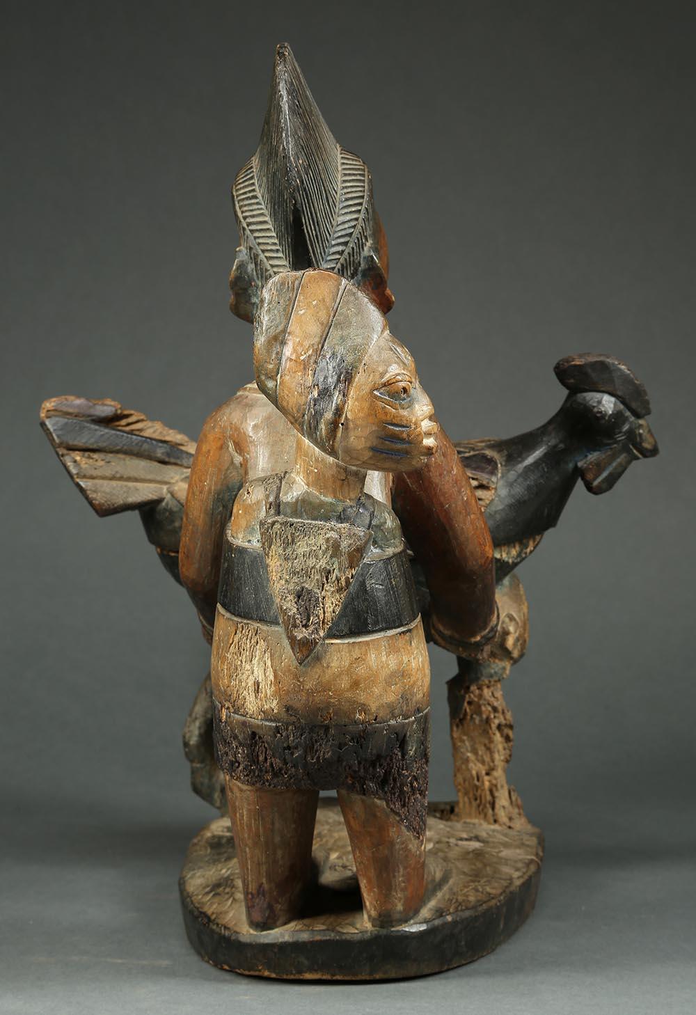 Yoruba Maternity Offering Bowl Figure with Chicken, Africa, Nigeria In Distressed Condition For Sale In Santa Fe, NM