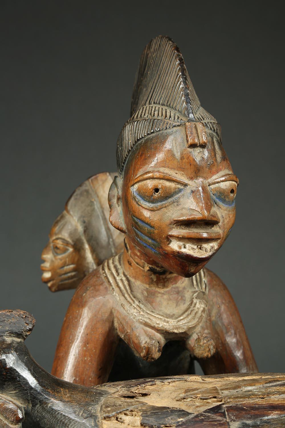 20th Century Yoruba Maternity Offering Bowl Figure with Chicken, Africa, Nigeria For Sale