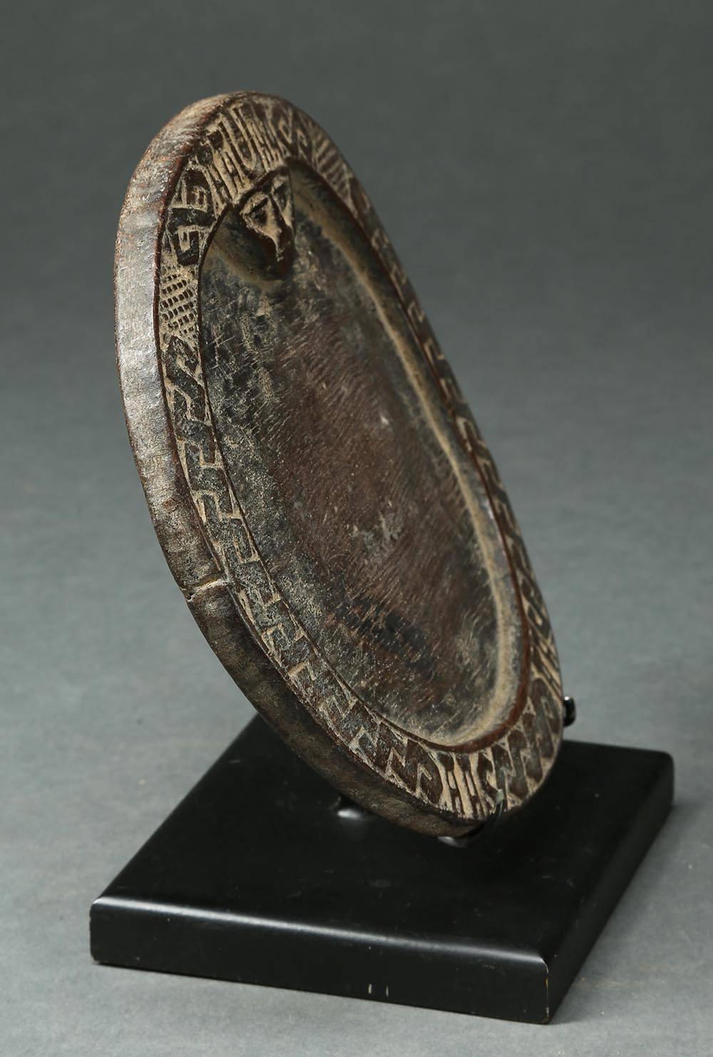 Yoruba Miniature Tribal Divination Plate, Nigeria In Good Condition In Point Richmond, CA