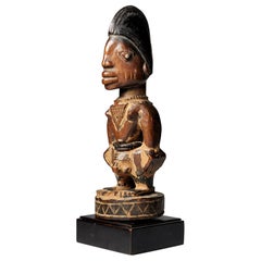 Yoruba-Volkes, Nigeria, geschnitzte Zwillingsfigur „Ibeji“
