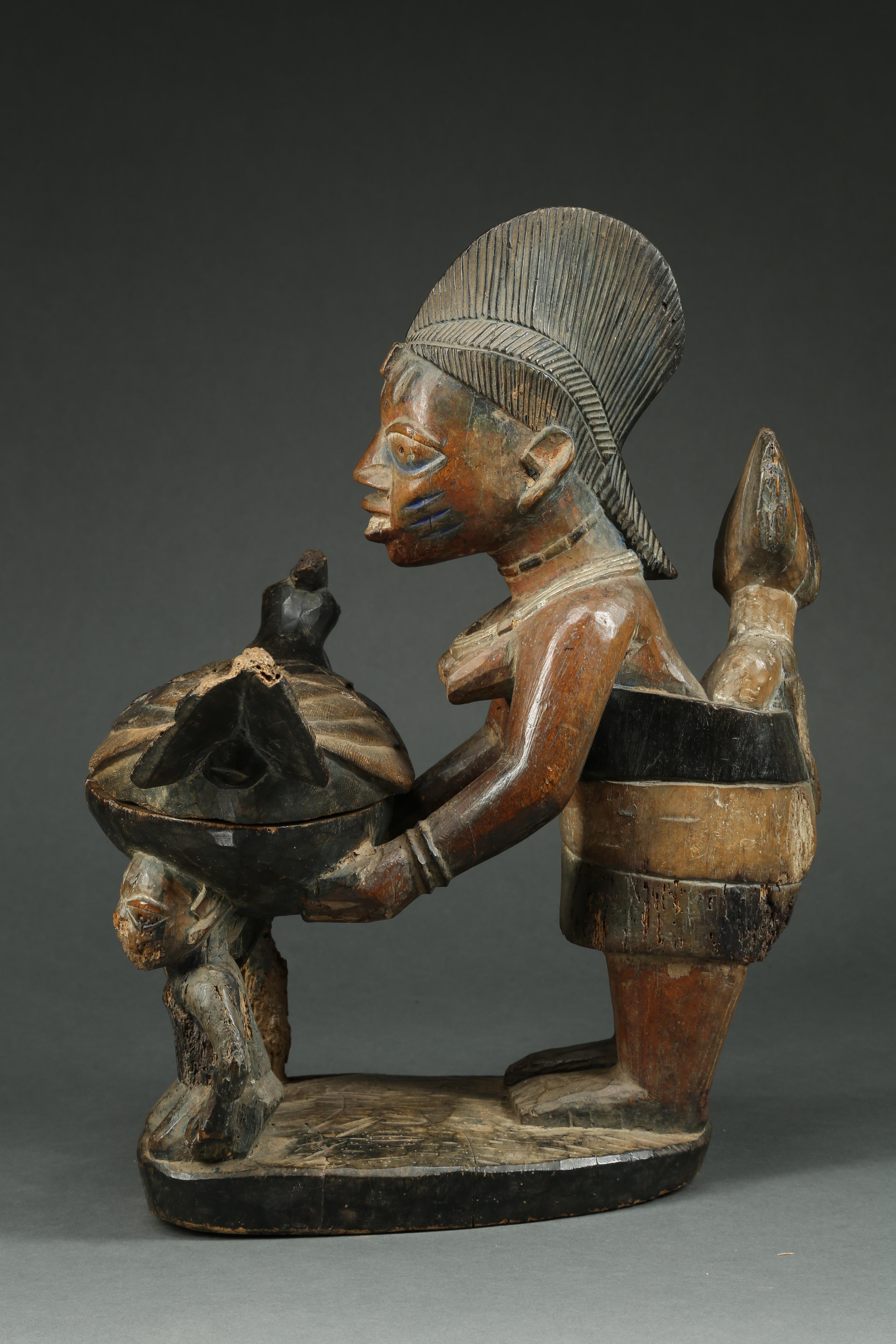 Hand-Carved Yoruba Tribal Maternity Offering Bowl Figure Chicken, Nigeria Africa weathered For Sale