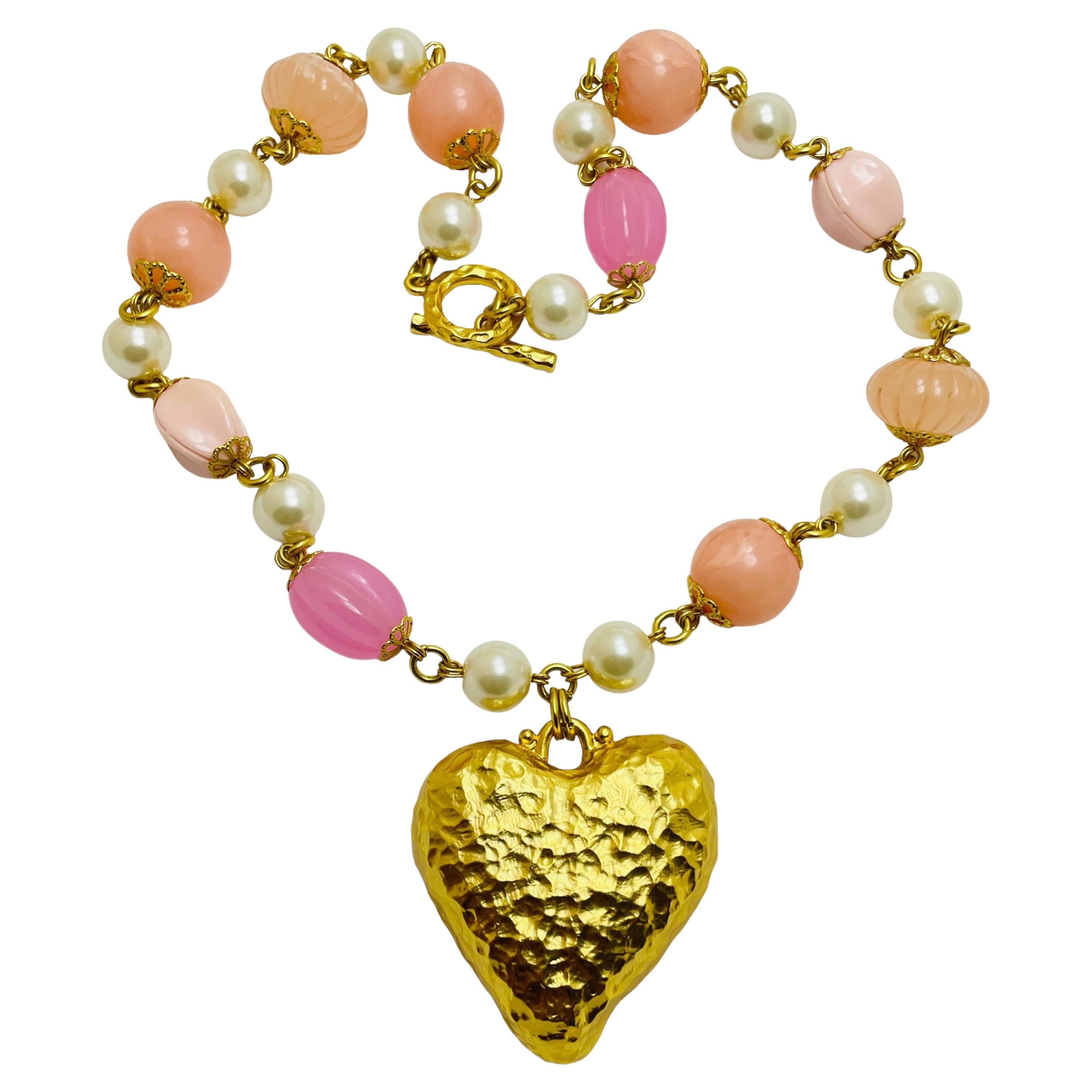 Collier de défilé YOSCA signé en or en forme de cœur de péndan en vente