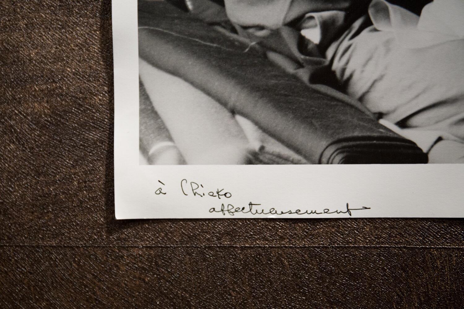 Portrait de Pierre Cardin par Yoshi Takata  Photographie en noir et blanc en vente 2