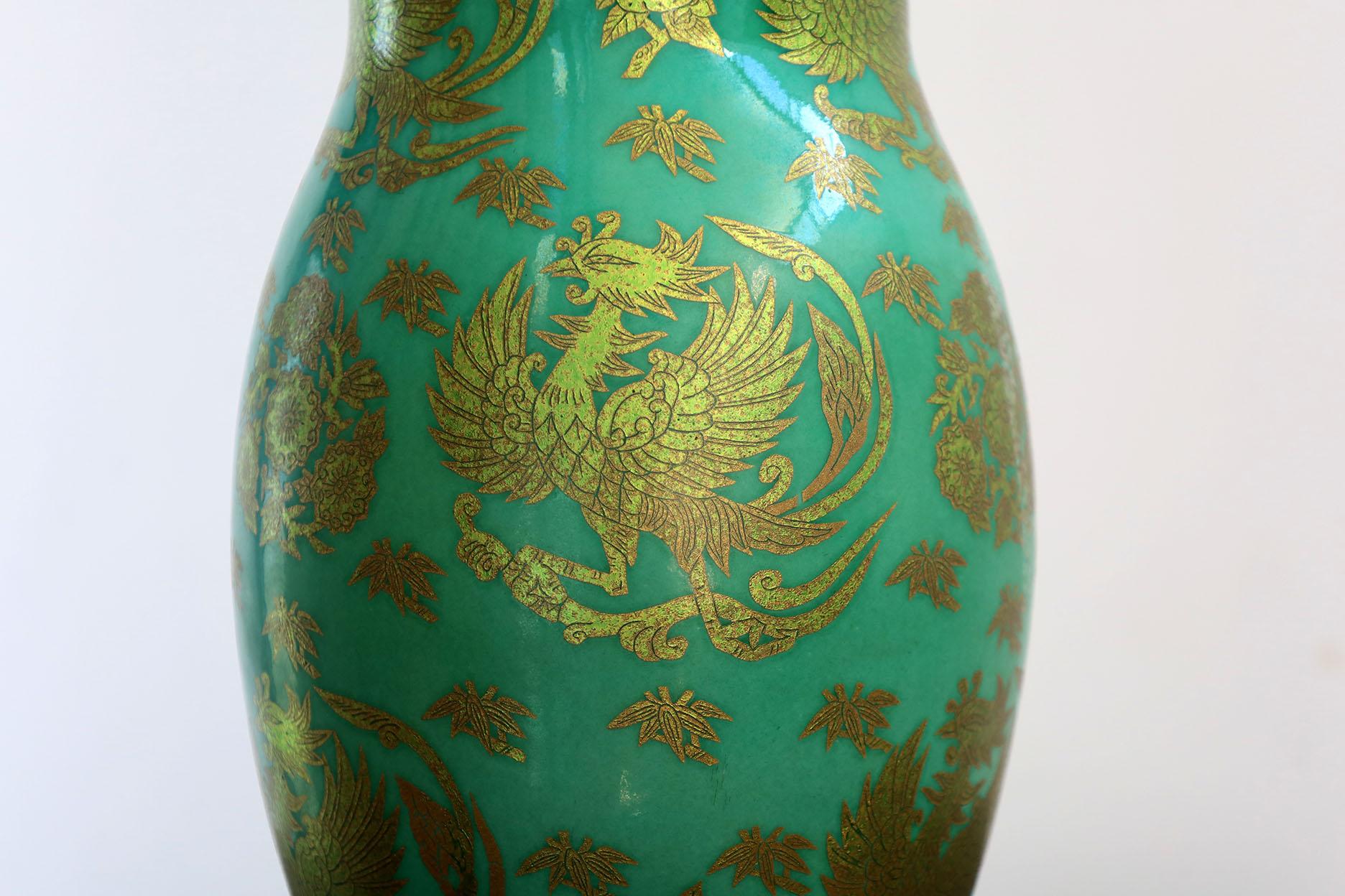 Yoshita Minori Kutani Porcelain Vase In Good Condition For Sale In Mérida, YU