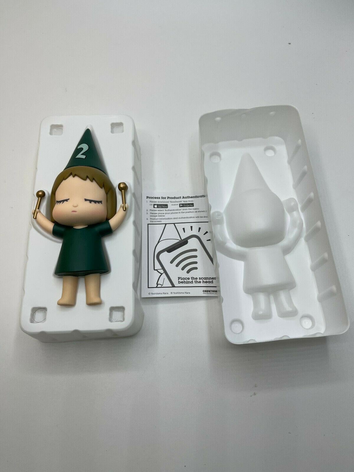 Yoshitomo Nara 123 Conjunto de Niñas Tamborileras Esculturas de Arte Contemporáneo en venta 4