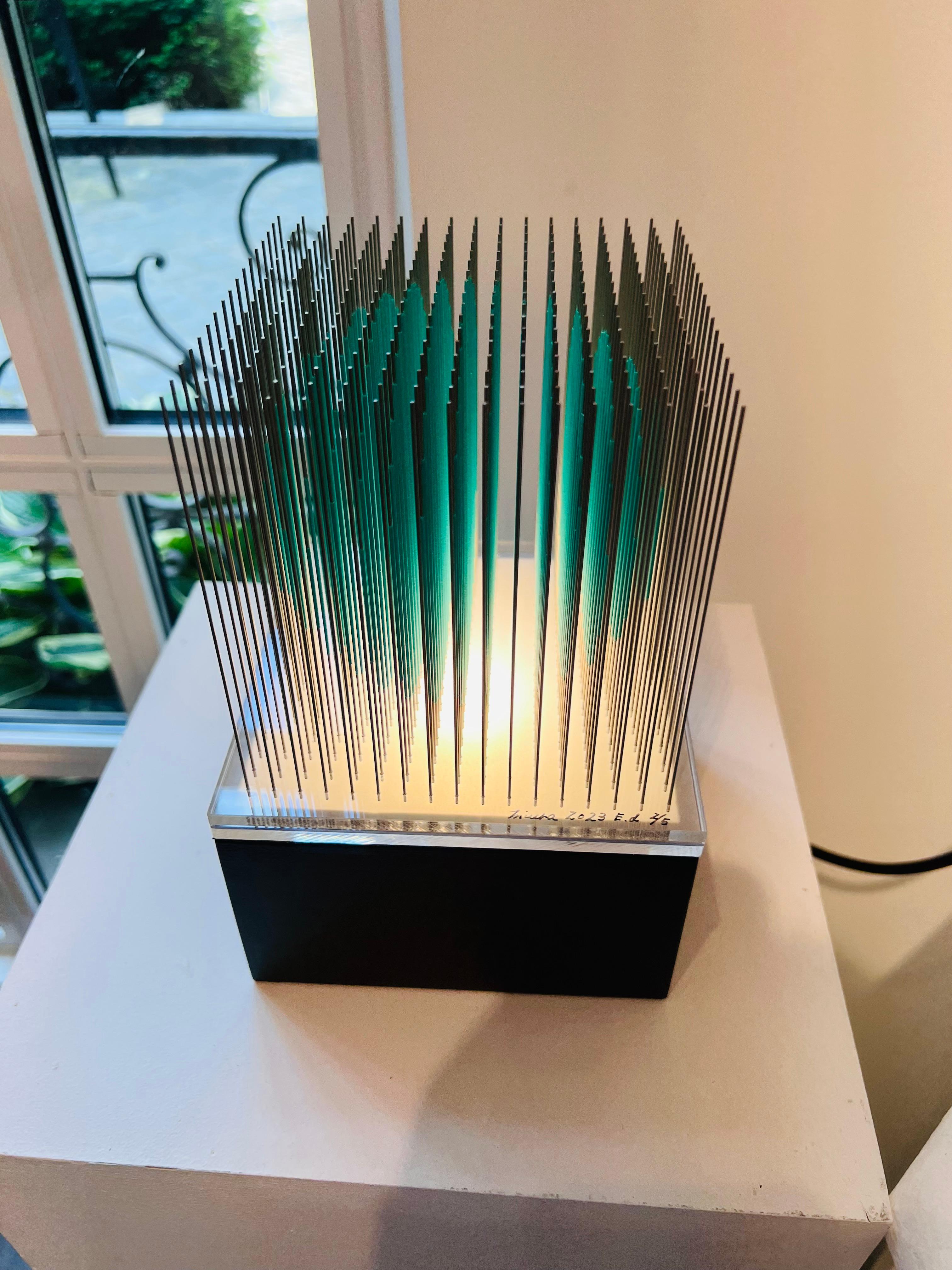 Yoshiyuki Miura è nato a Fukuoka, in Giappone, nel 1958. Nel 1985 si è laureato in scultura presso l'Università Nazionale di Belle Arti di Tokyo, poi si è trasferito a Monaco, in Germania, per studiare all'Academy of Fine Arts sotto la guida di Leo