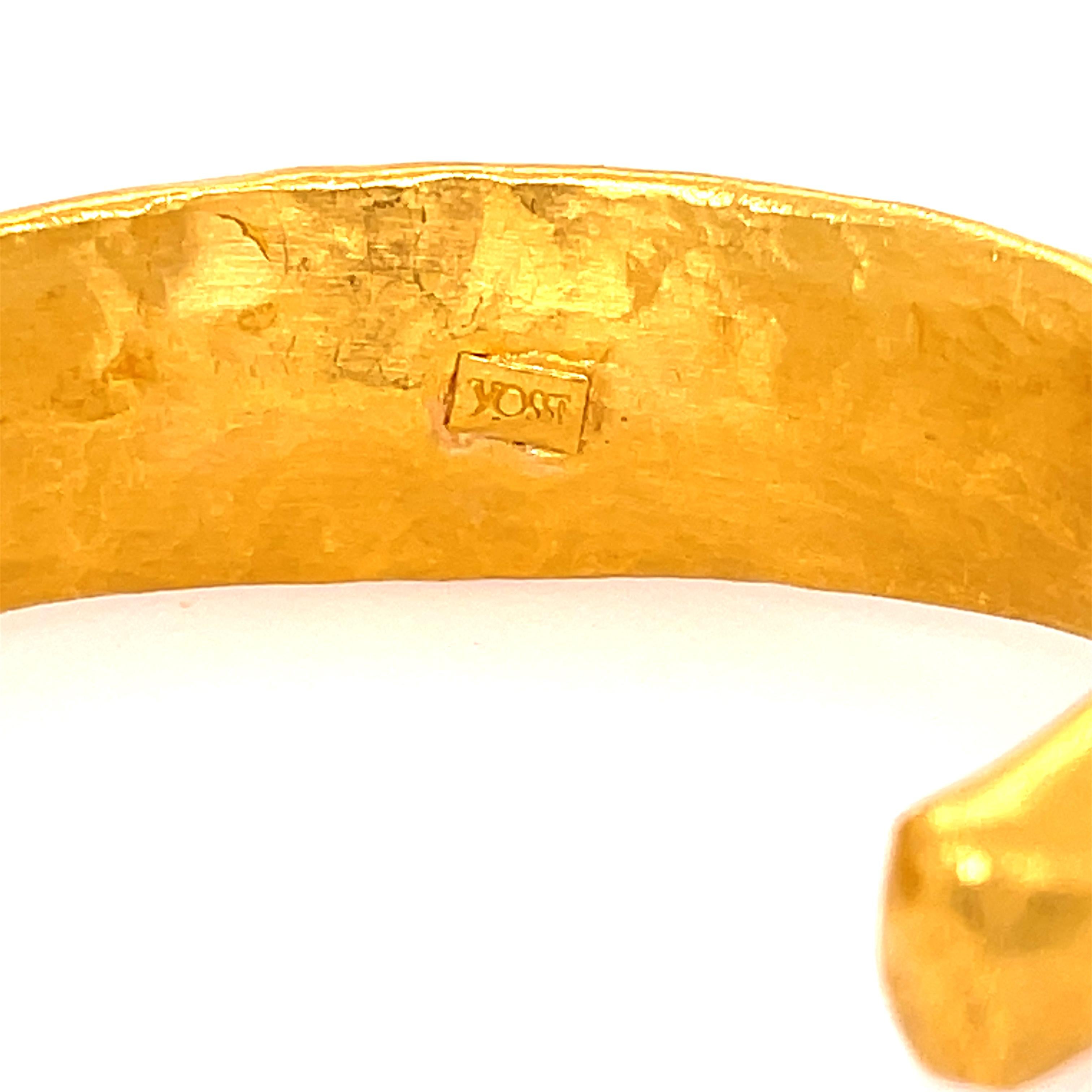 Yossi Harari cuff in 24k yellow gold. This cuff is for an extra small wrist, the circumference measures 5.5 inches.

62.4 grams

Stamped Yossi