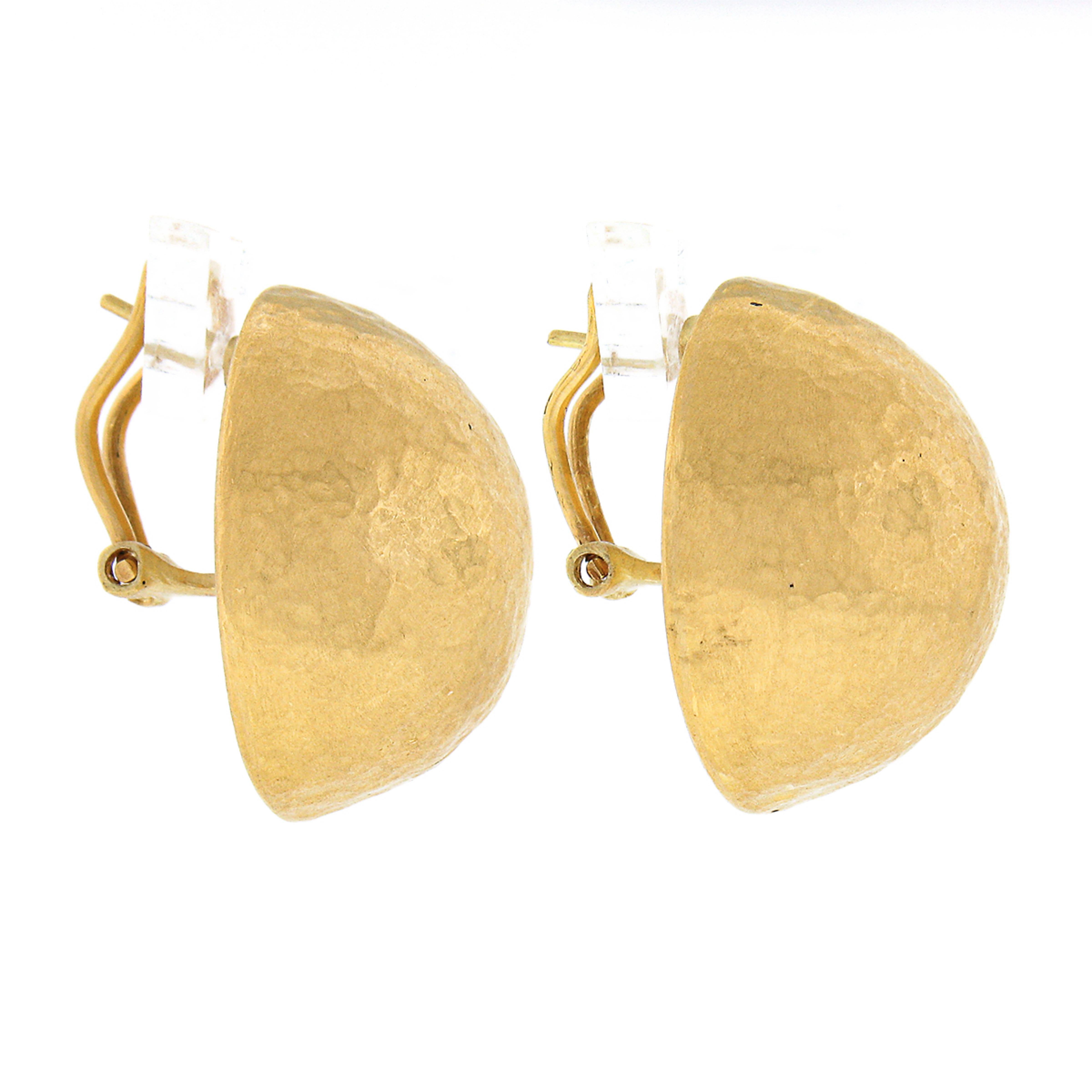 Yossi Harari Roxanne 24k Gelbgold gewölbte, gehämmerte, große Knopfleiste-Ohrringe im Zustand „Gut“ im Angebot in Montclair, NJ